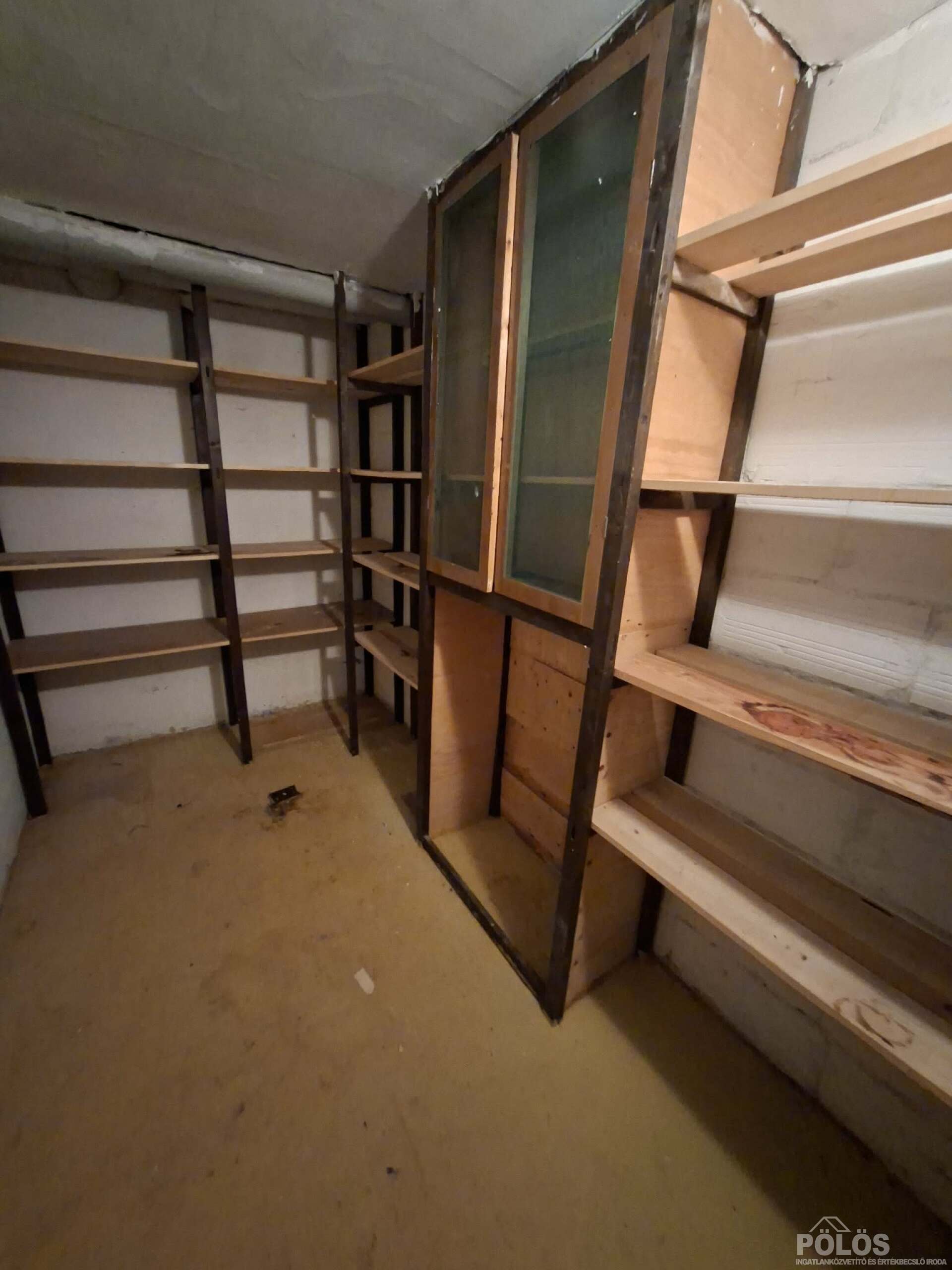 Jereván lakótelepen Fertődi építésű   I.emelet 66 m2-es erkélyes lakás eladó