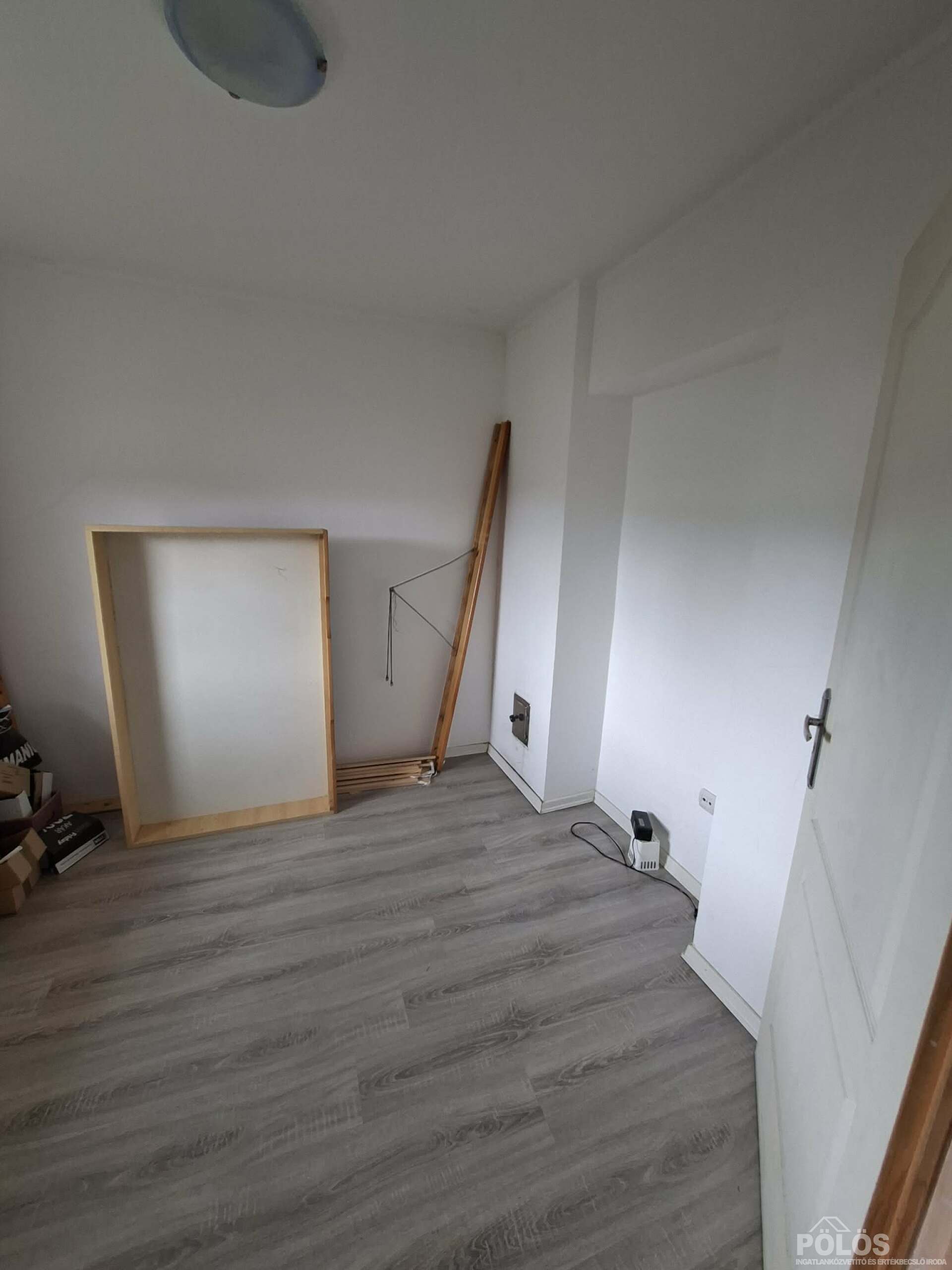 Belvároshoz közel  I.em 38 m2-es azonnal költözhető lakás eladó