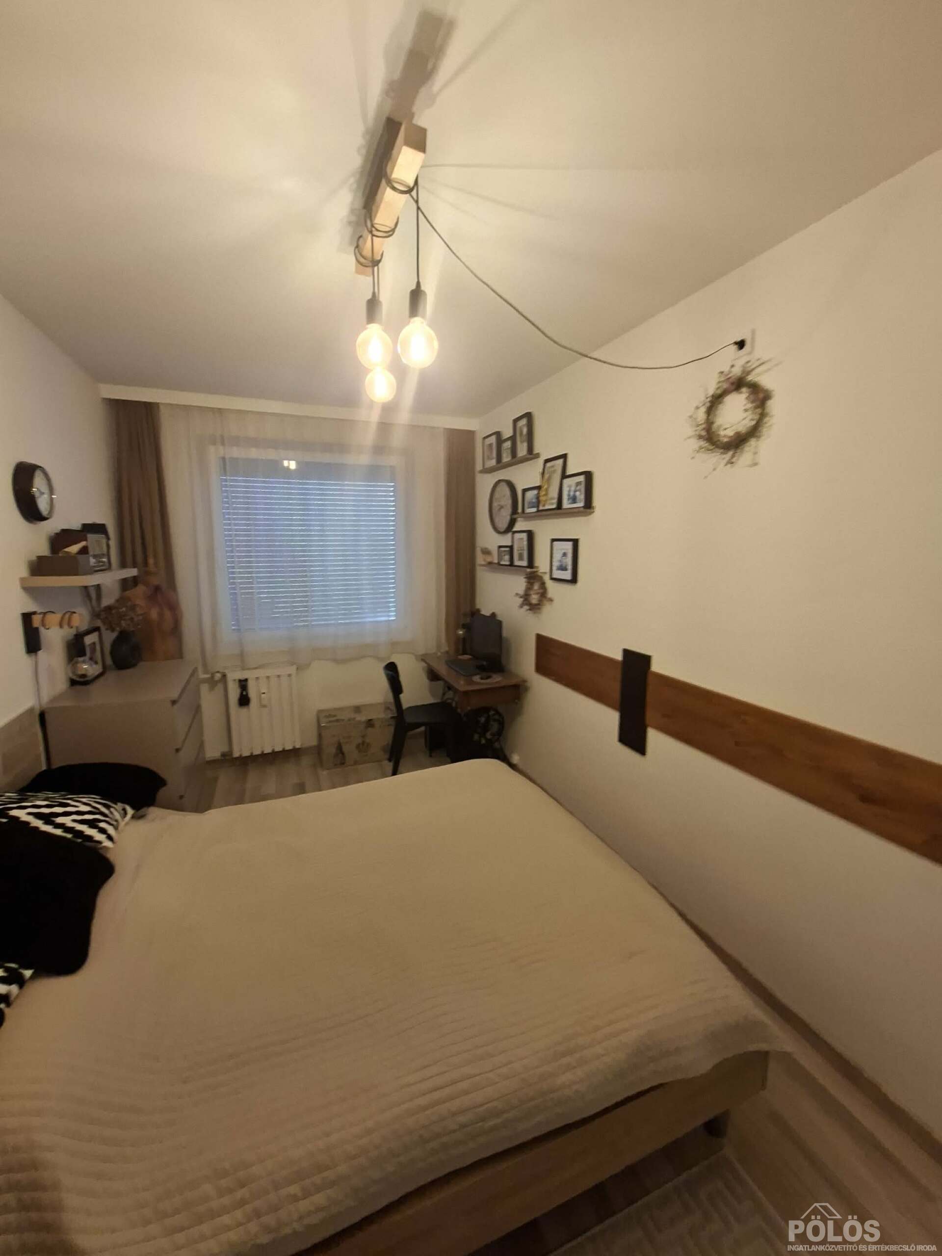 Jereván lakótelepen III.em 50 m2-es extra igényes lakás teljes berendezéssel eladó!