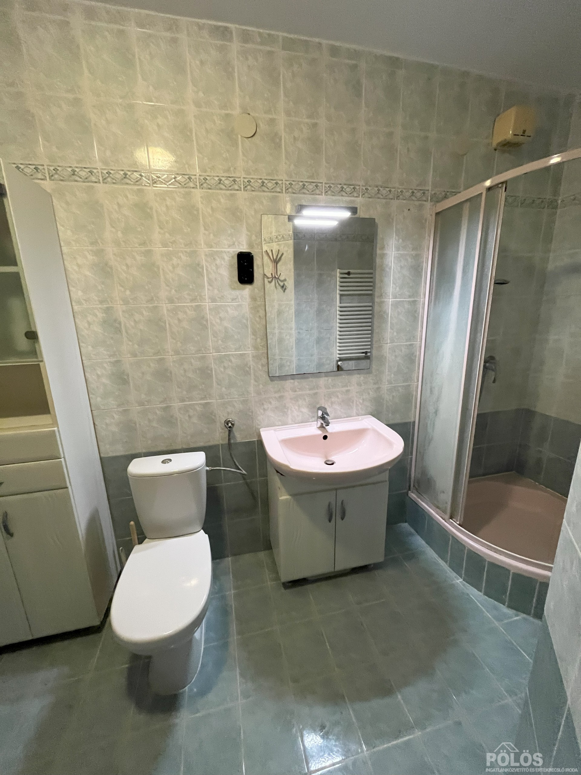 Sopronban belvároshoz közel 144 m2-es szép állapotú lakás garázzsal kertrésszel eladó!
