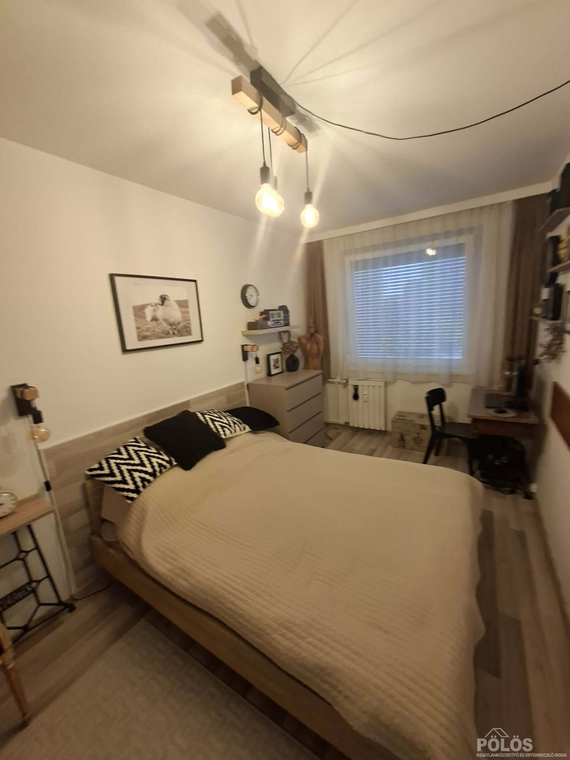 Jereván lakótelepen III.em 50 m2-es extra igényes lakás teljes berendezéssel eladó!