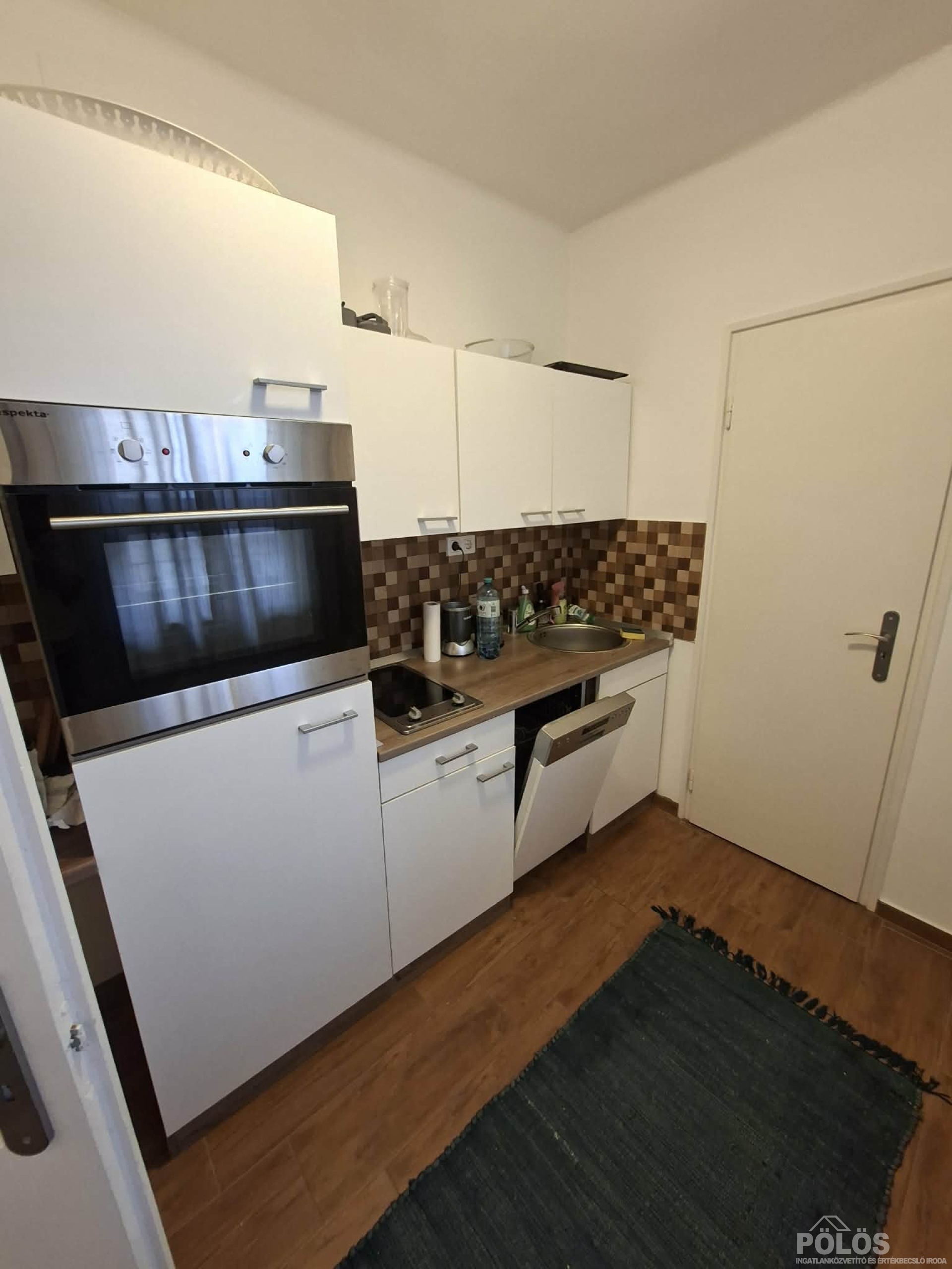 Sopronban Deák téren 62 m2-es 2 szobás erkélyes lakás kiadó