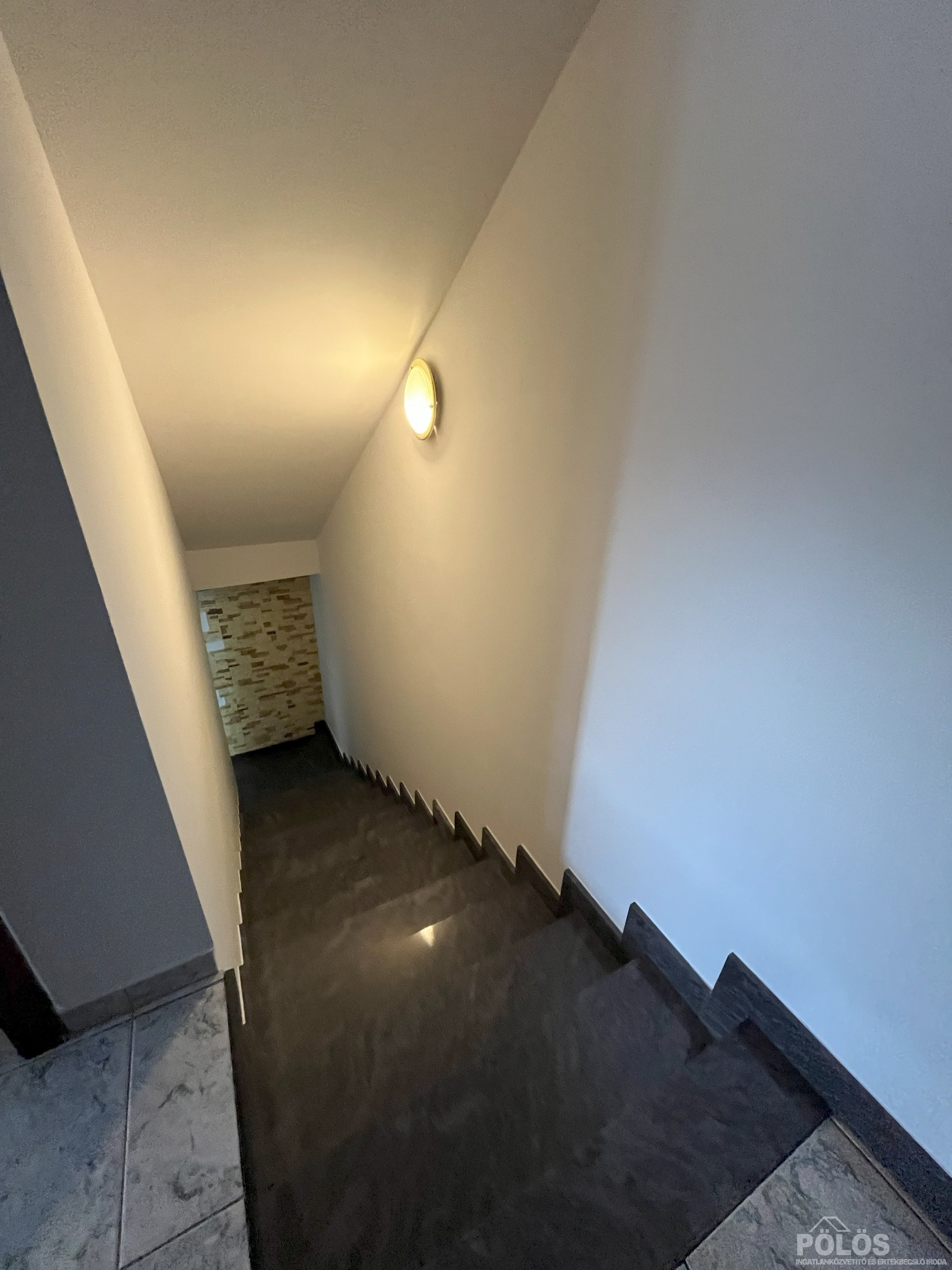 Sopronban belvároshoz közel 144 m2-es szép állapotú lakás garázzsal kertrésszel eladó!