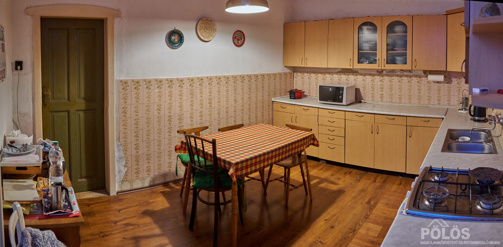 Belvárosban hangulatos 176 m2-es polgári lakás kerrtel gk.beállóval