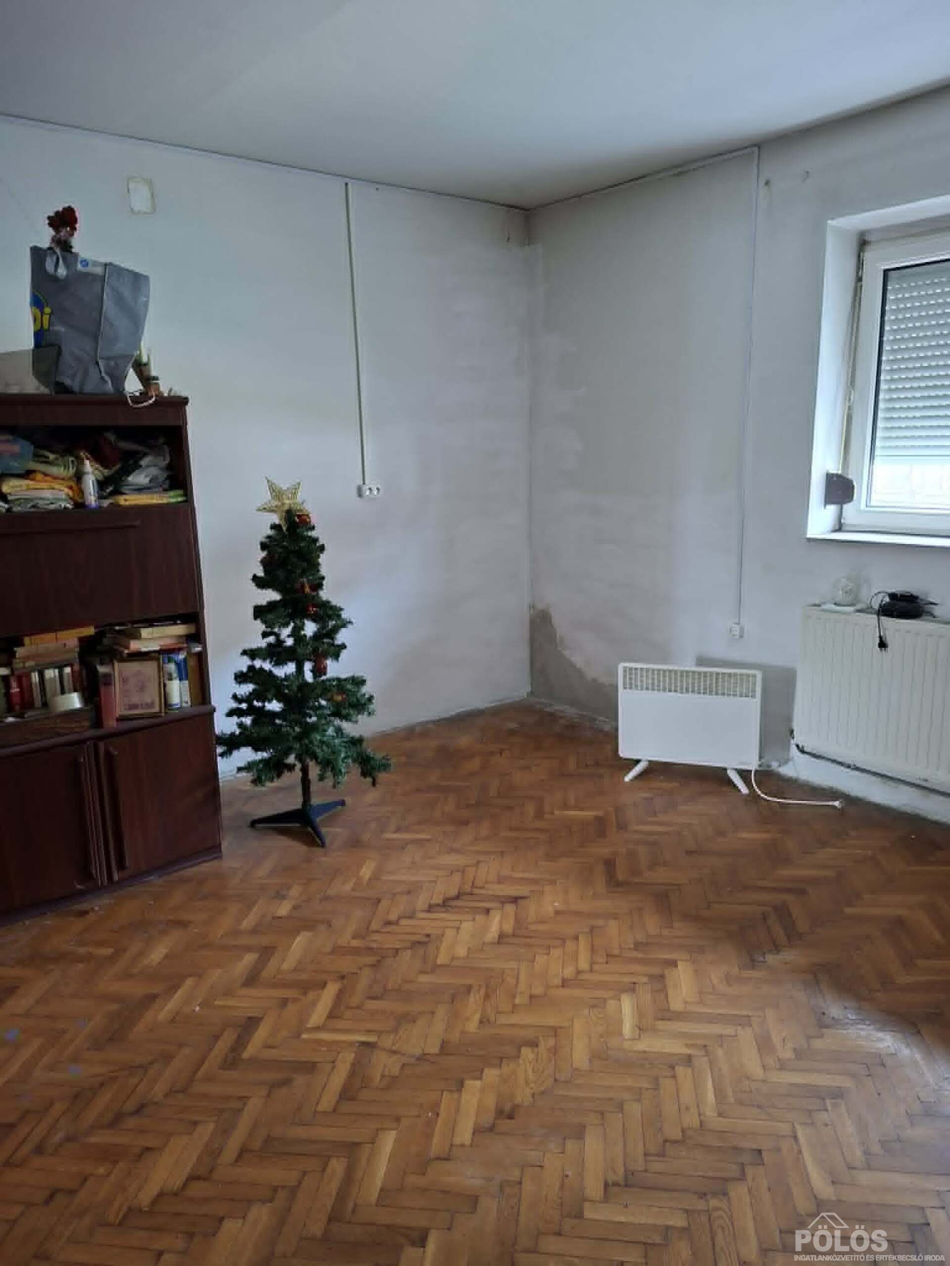 Sopronban Lővérek szélén 2 lakrészből álló ház 570 m2-es telken eladó