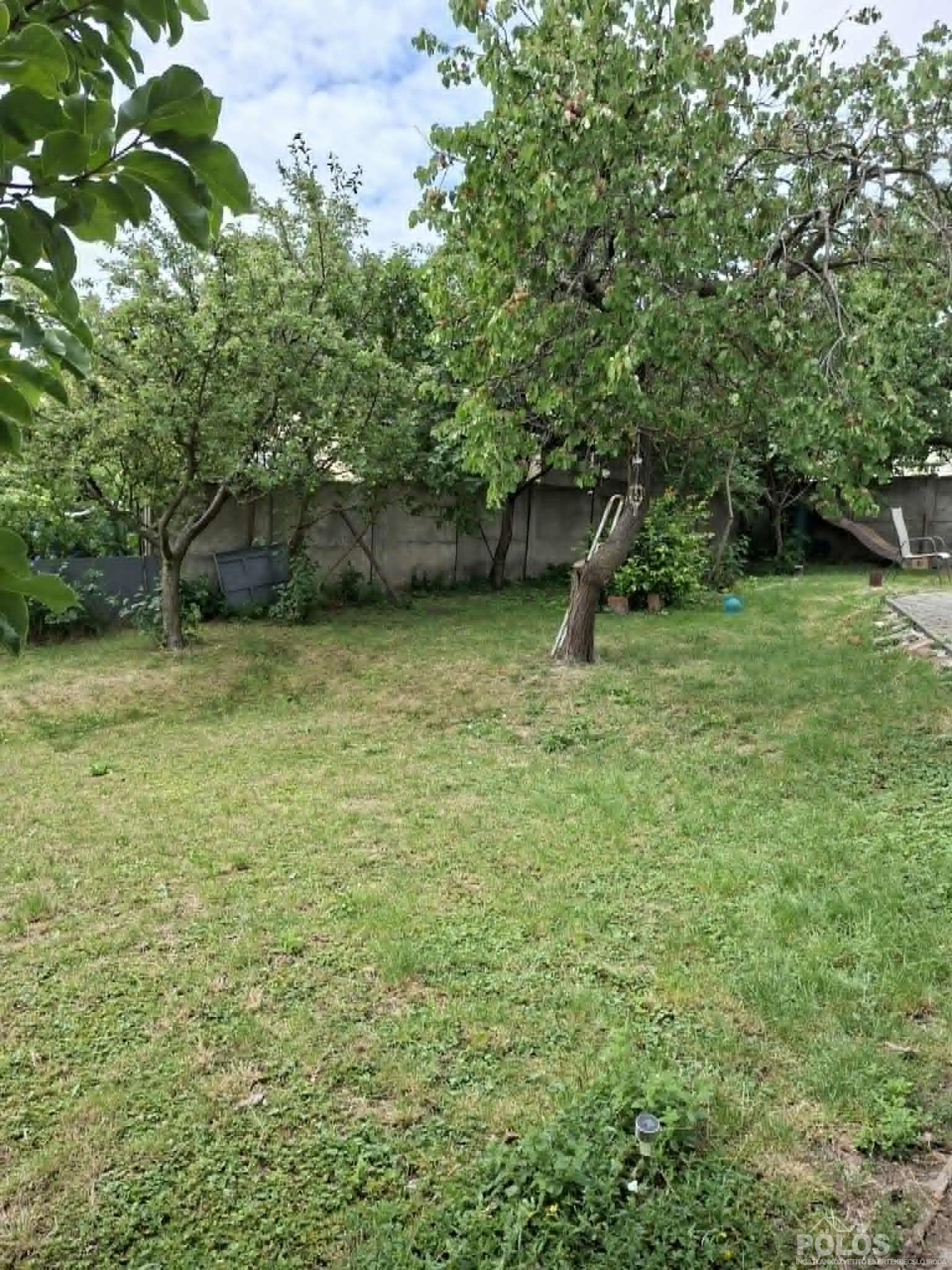 Sopronban Lővérek szélén 2 lakrészből álló ház 570 m2-es telken eladó