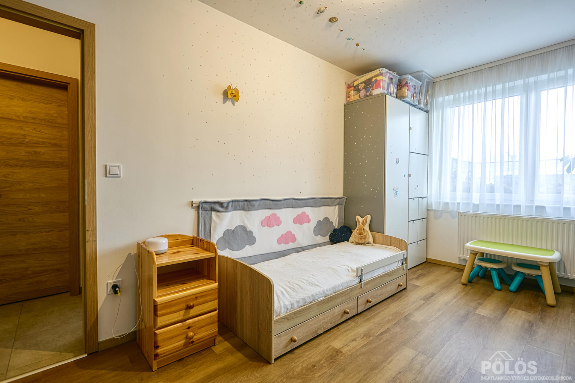 Sopronban Egeredi dombon igényes kialakítású kertkapcsolatos lakás eladó