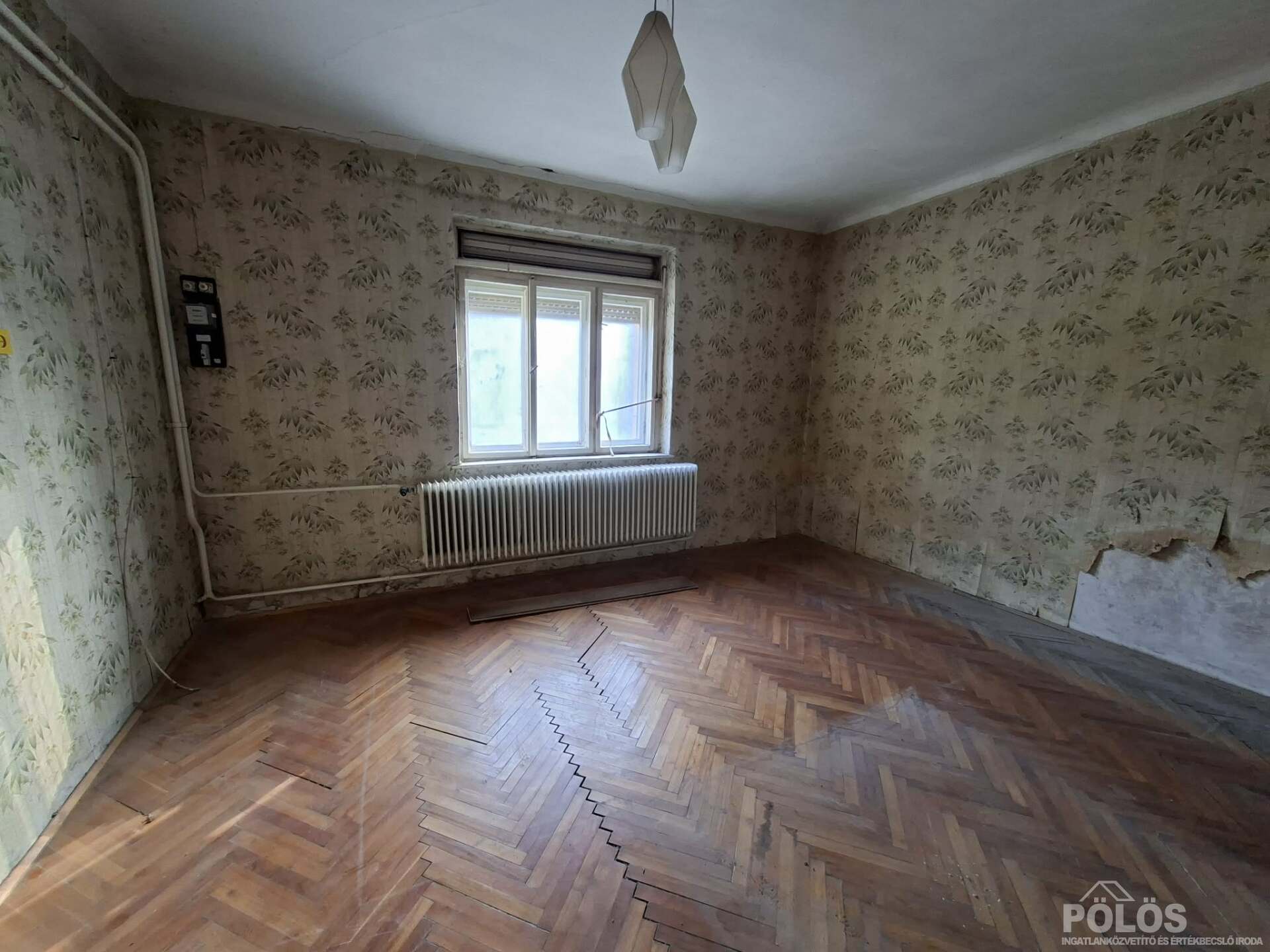 Fertőrákoson csendes helyen felújításra szoruló ház eladó