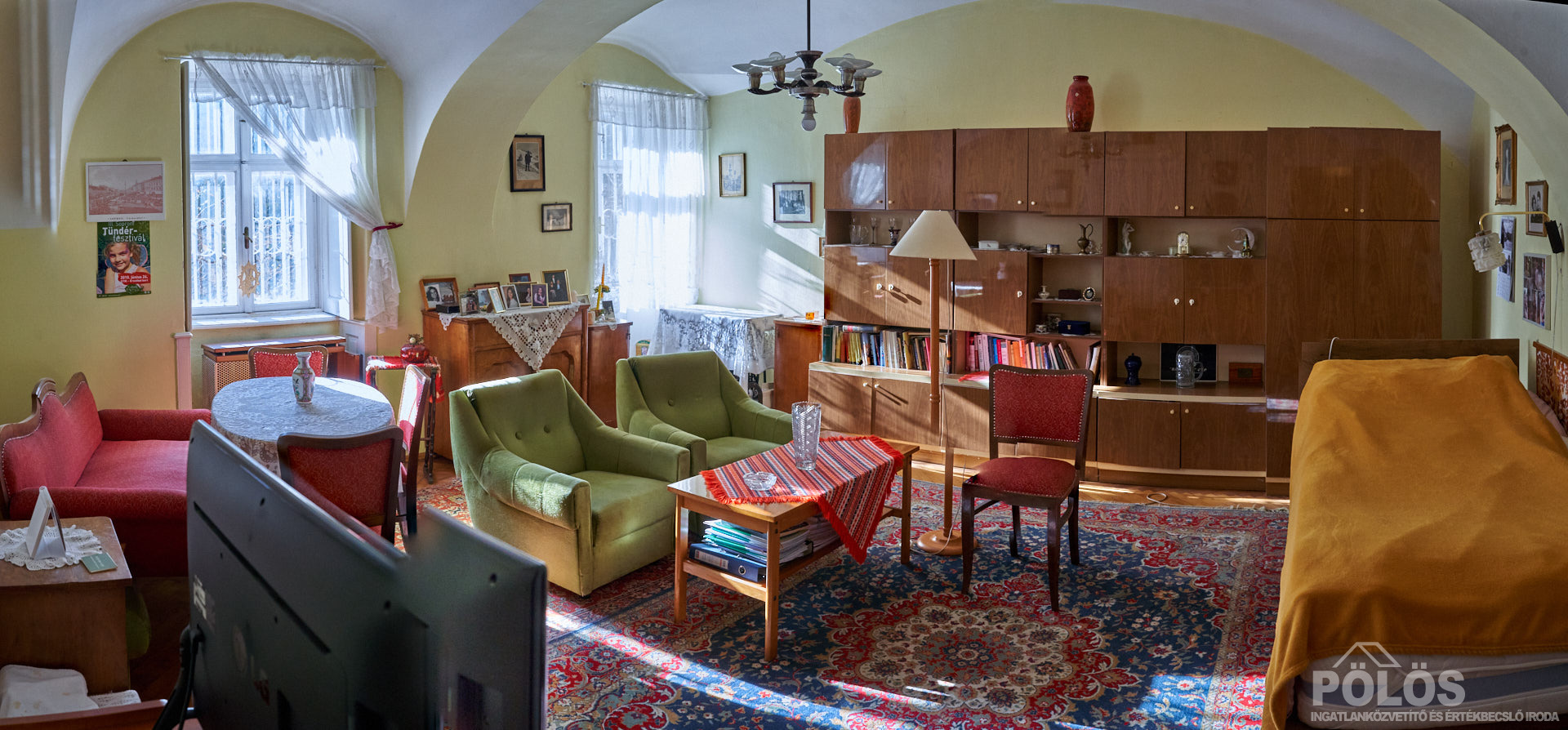 Belvárosban hangulatos 176 m2-es polgári lakás kerrtel gk.beállóval