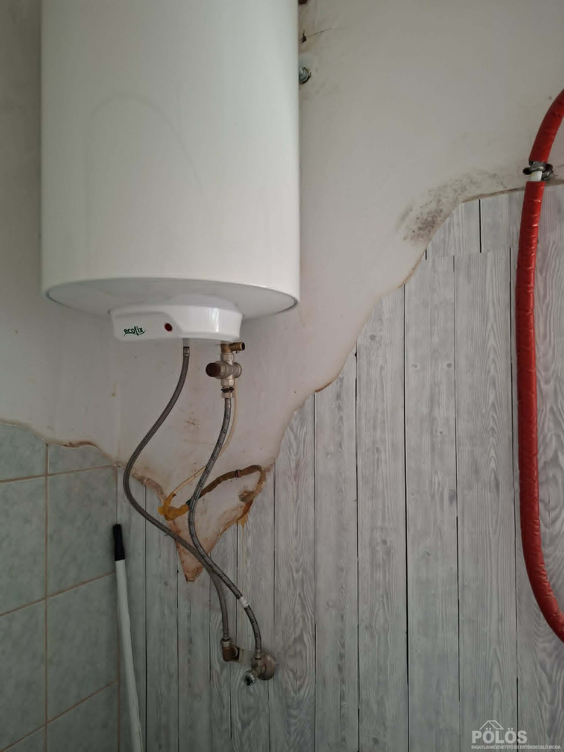 Sopronban Lővérek szélén 2 lakrészből álló ház 570 m2-es telken eladó