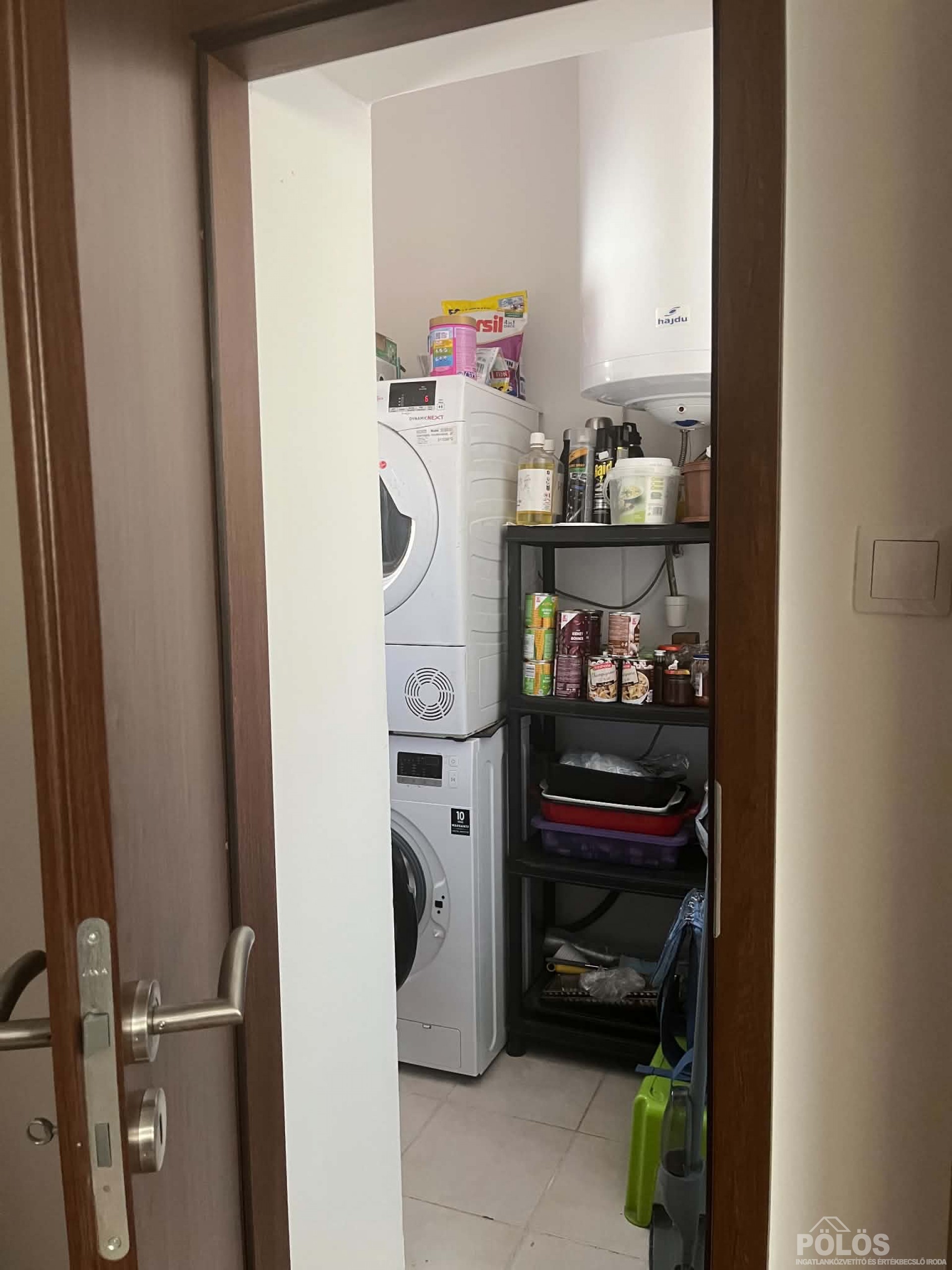 Balfon központi helyen családi ház teljes bútorzattal hosszú távra kiadó