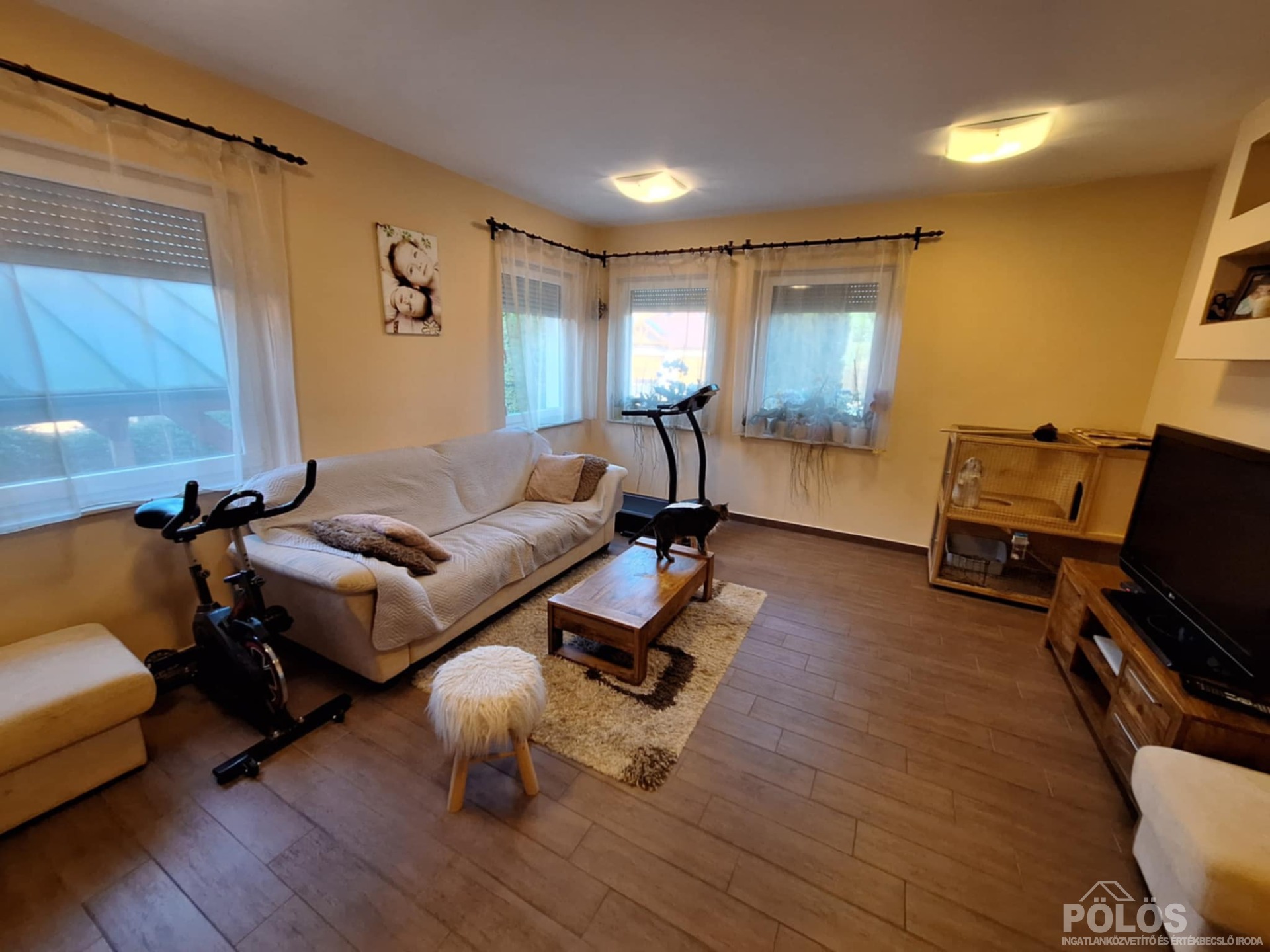 Ágfalvi úti lakóparkban igényes kialakítású ikerház 679 m2-es saját telekrésszel eladó