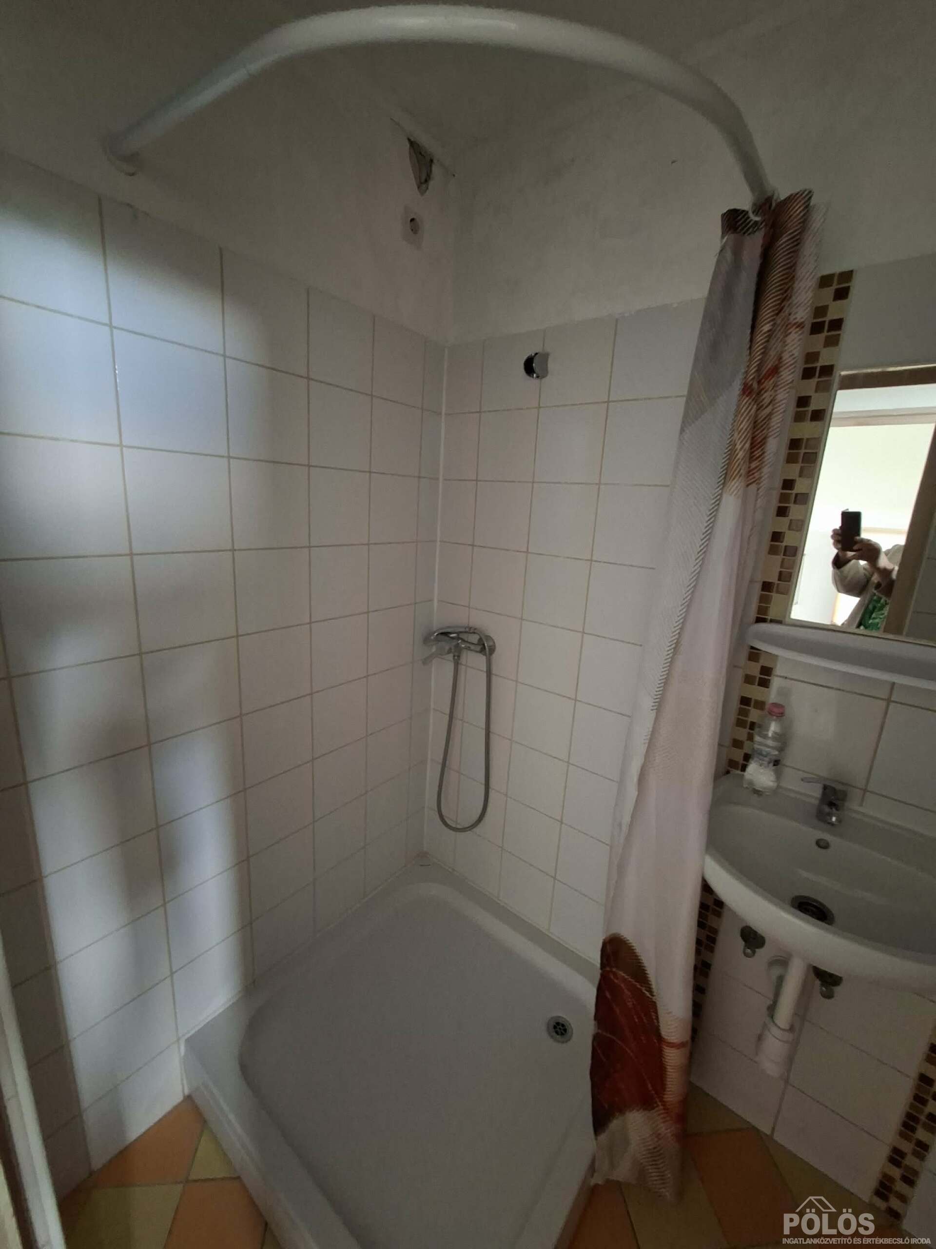 Belvároshoz közel  I.em 38 m2-es azonnal költözhető lakás eladó