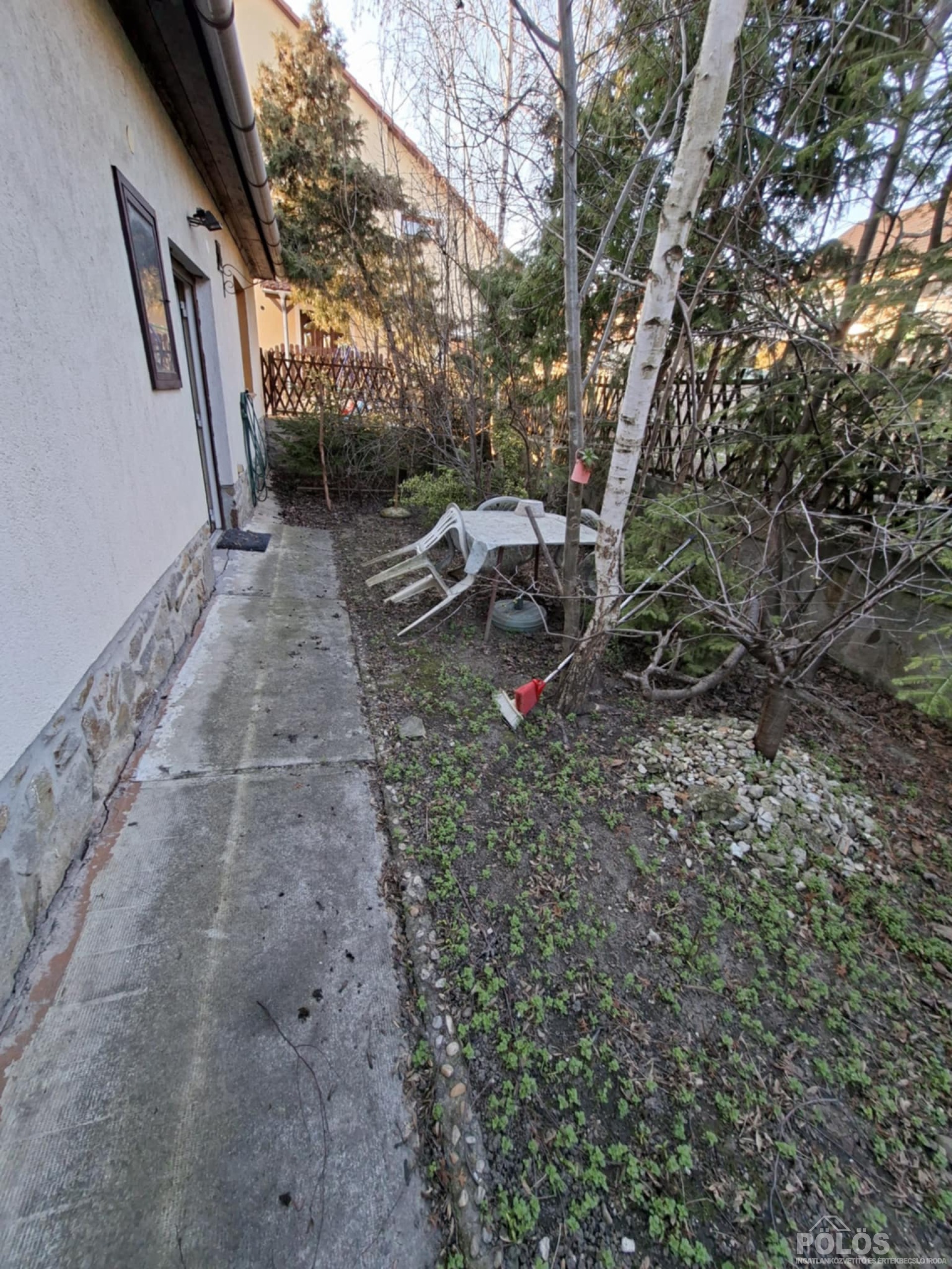 Belvároshoz közel jó állapotú önálló családi ház eladó