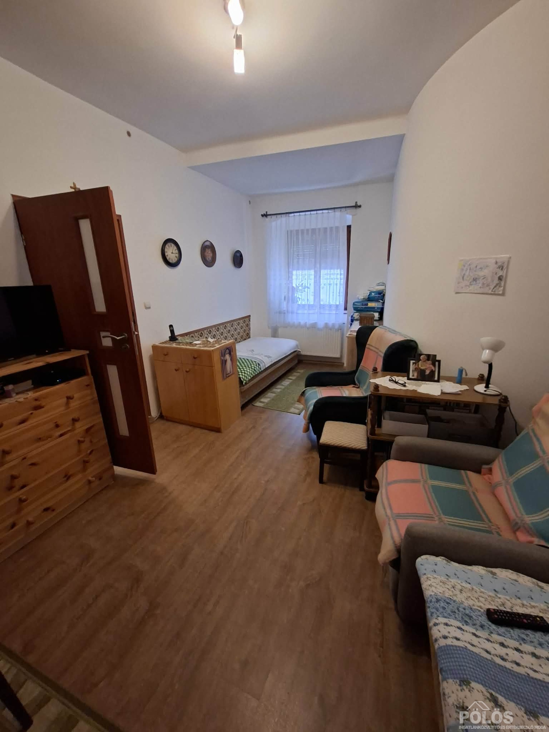 Sopronban Belváros szélén hangulatos felújított lakás eladó