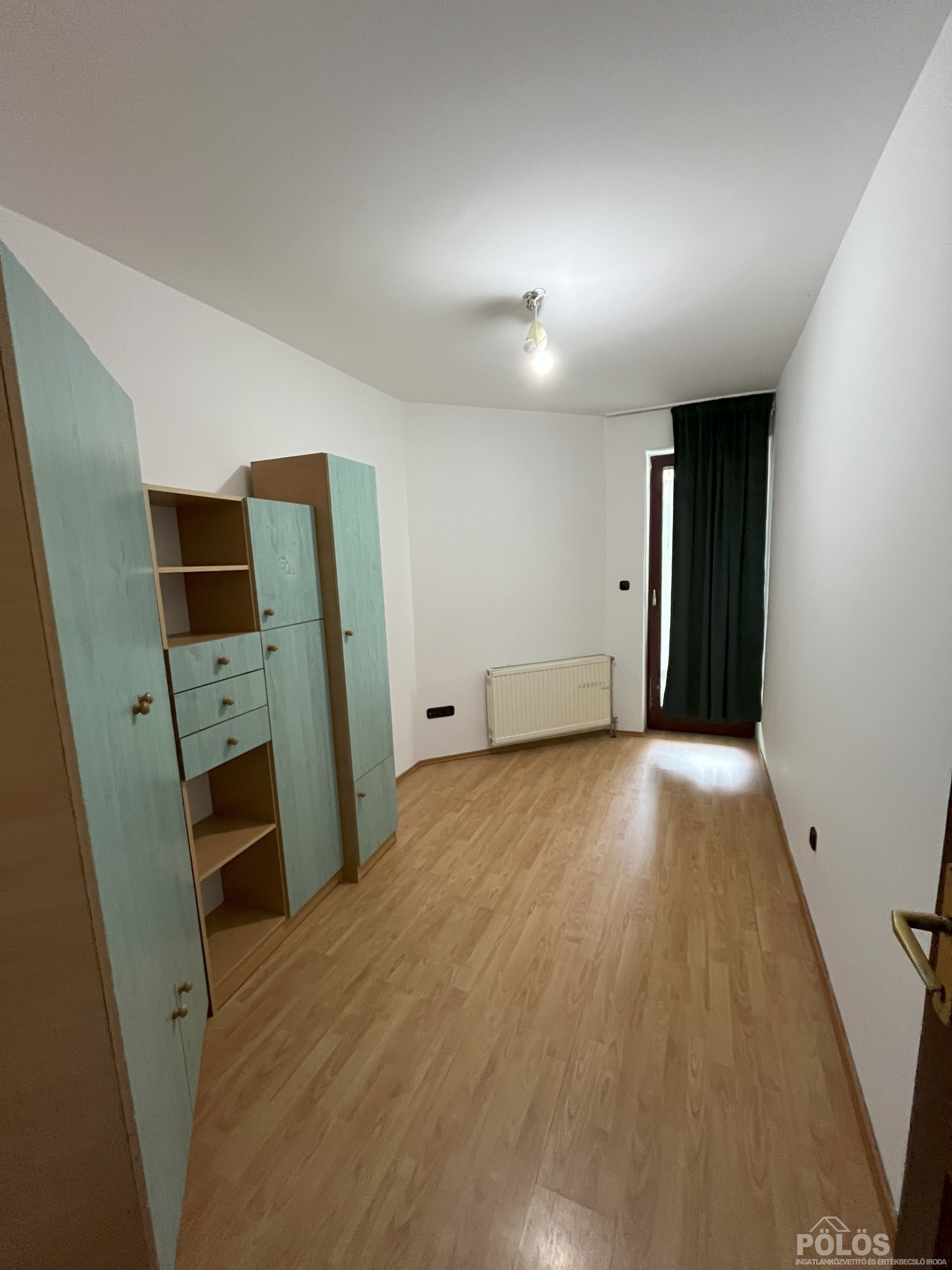 Sopronban belvároshoz közel 144 m2-es szép állapotú lakás garázzsal kertrésszel eladó!