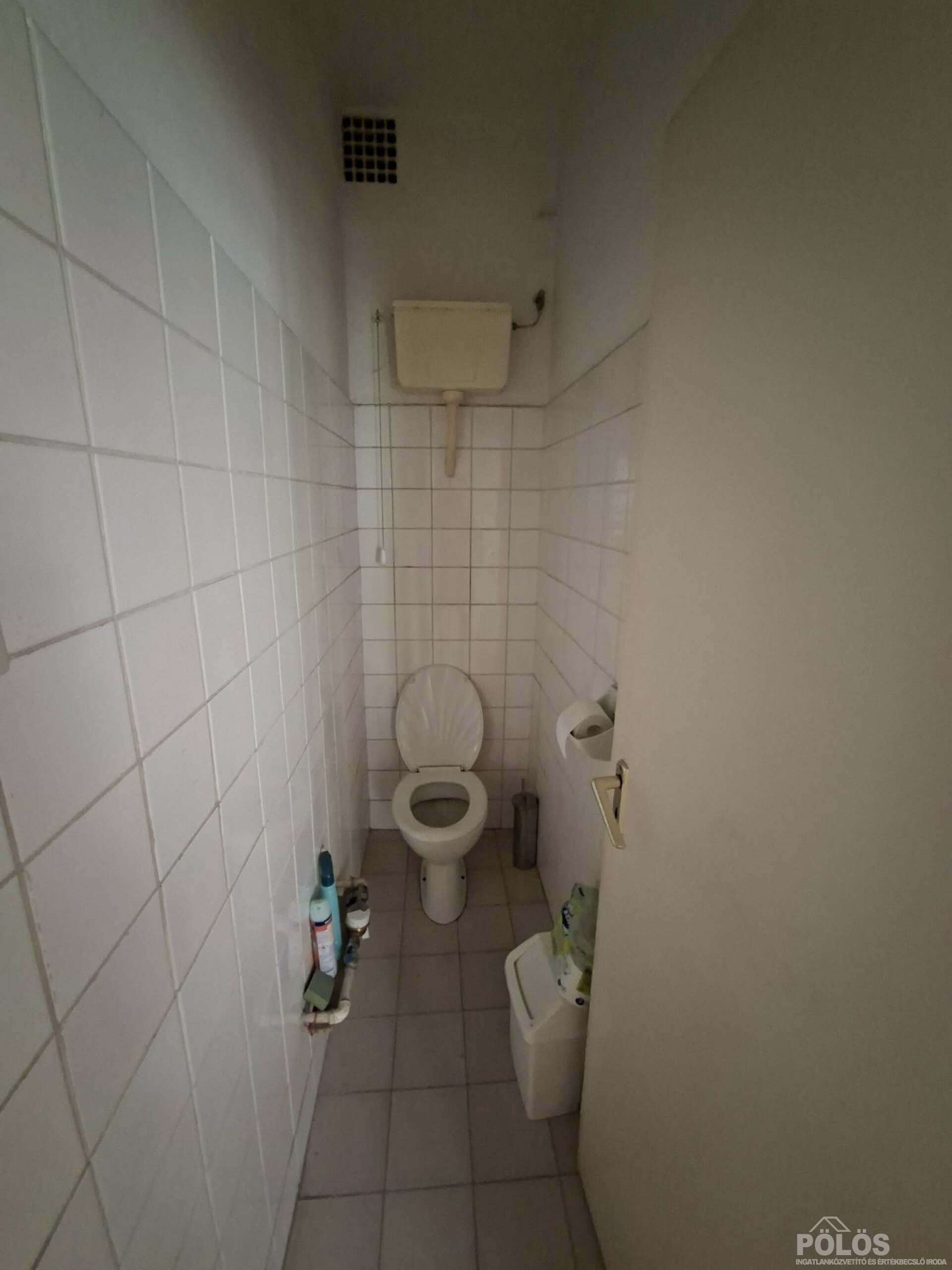 Várkerületen csendes helyen mfszt.67 m-es lakás eladó