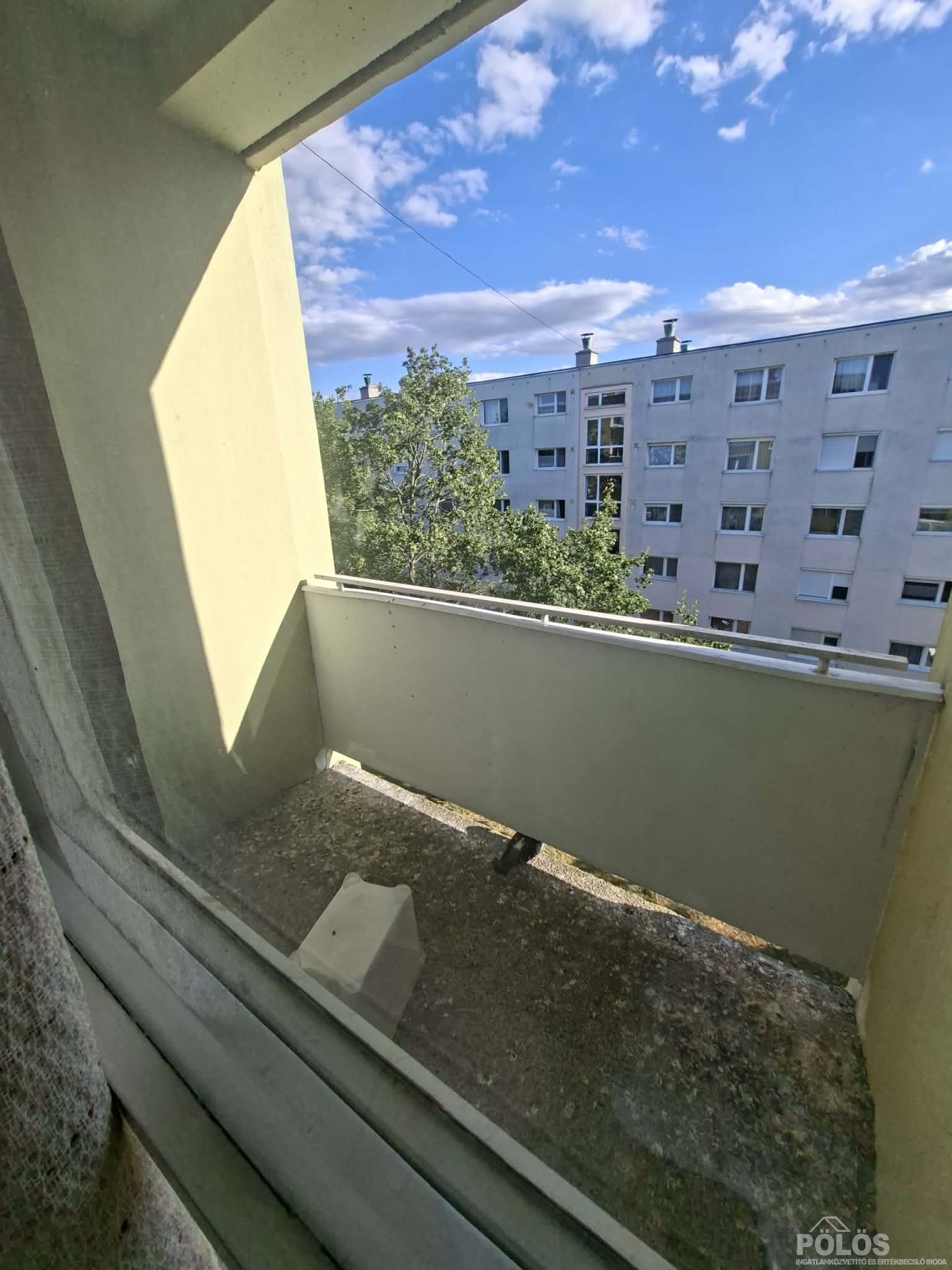 Király Jenő utcában 65 m2-es 3 szoba hallos erkélyes lakás eladó