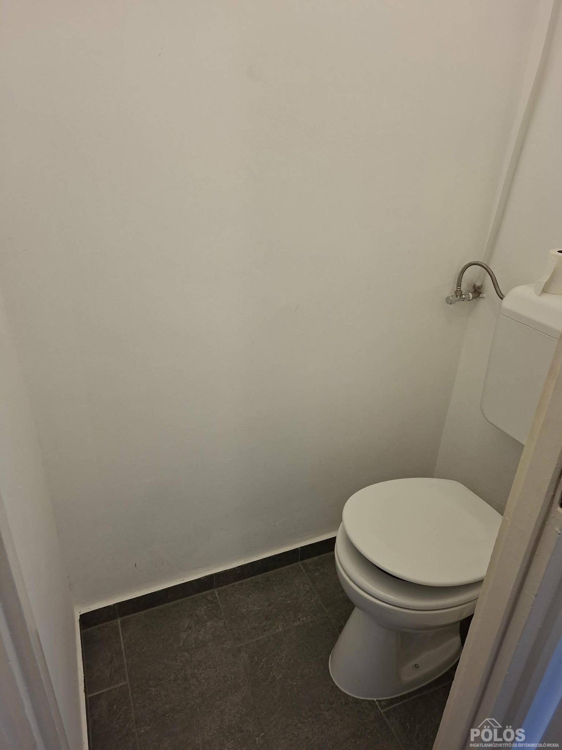 Sopronban Deák téren 62 m2-es 2 szobás erkélyes lakás kiadó