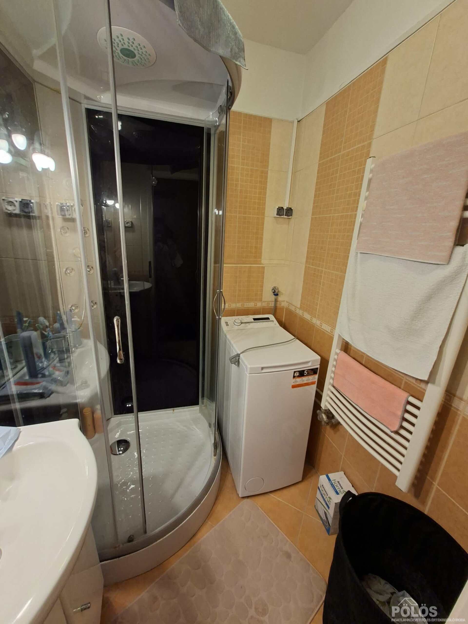 Sopronban Erzsébet kert közelében 3 szobás erkélyes lakás eladó