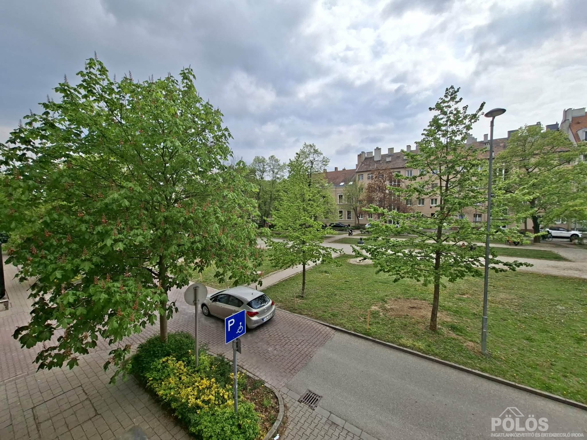 Sopronban Deák téren 62 m2-es 2 szobás erkélyes lakás kiadó