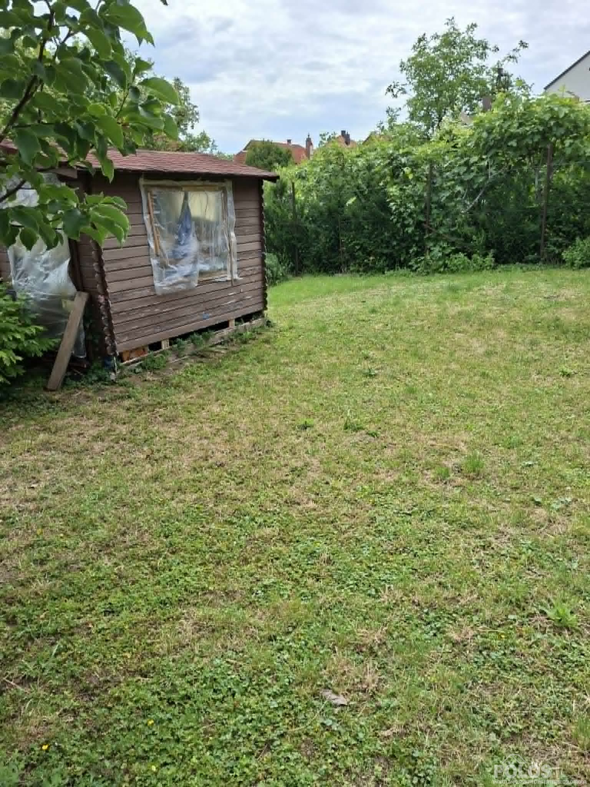 Sopronban Lővérek szélén 2 lakrészből álló ház 570 m2-es telken eladó