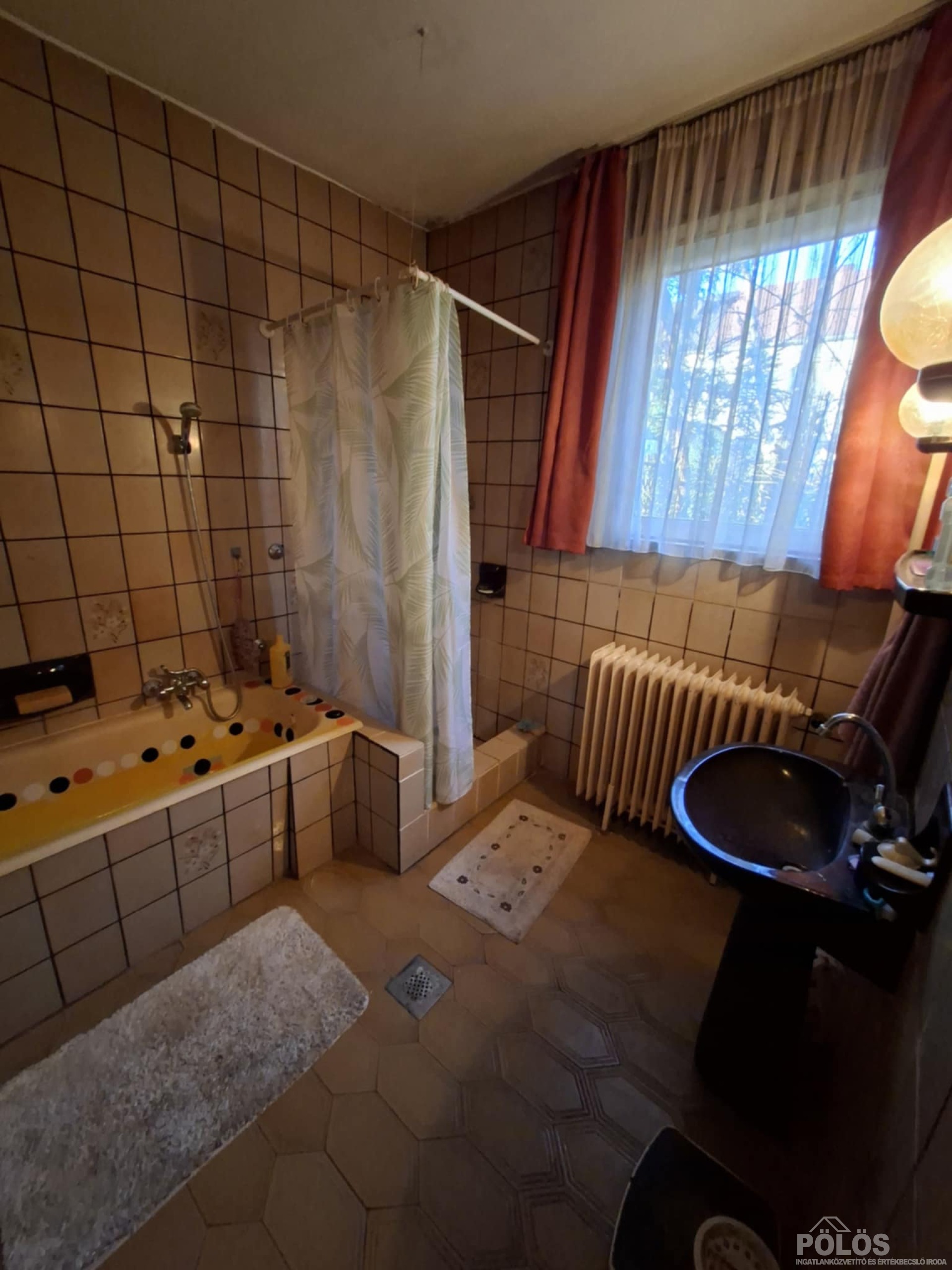 Belvároshoz közel jó állapotú önálló családi ház eladó