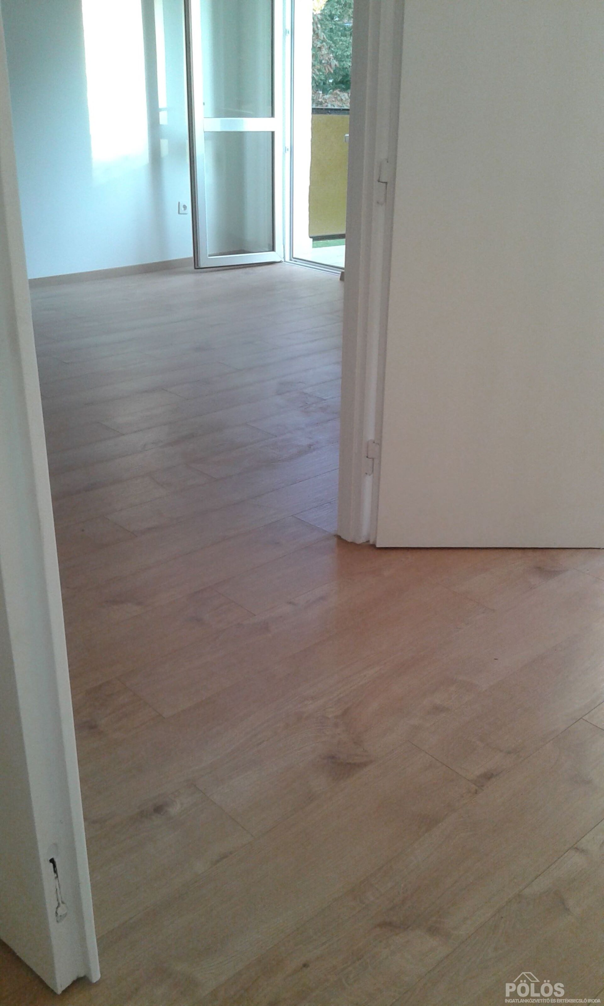 Sopronban Deák téren 62 m2-es 2 szobás erkélyes lakás kiadó