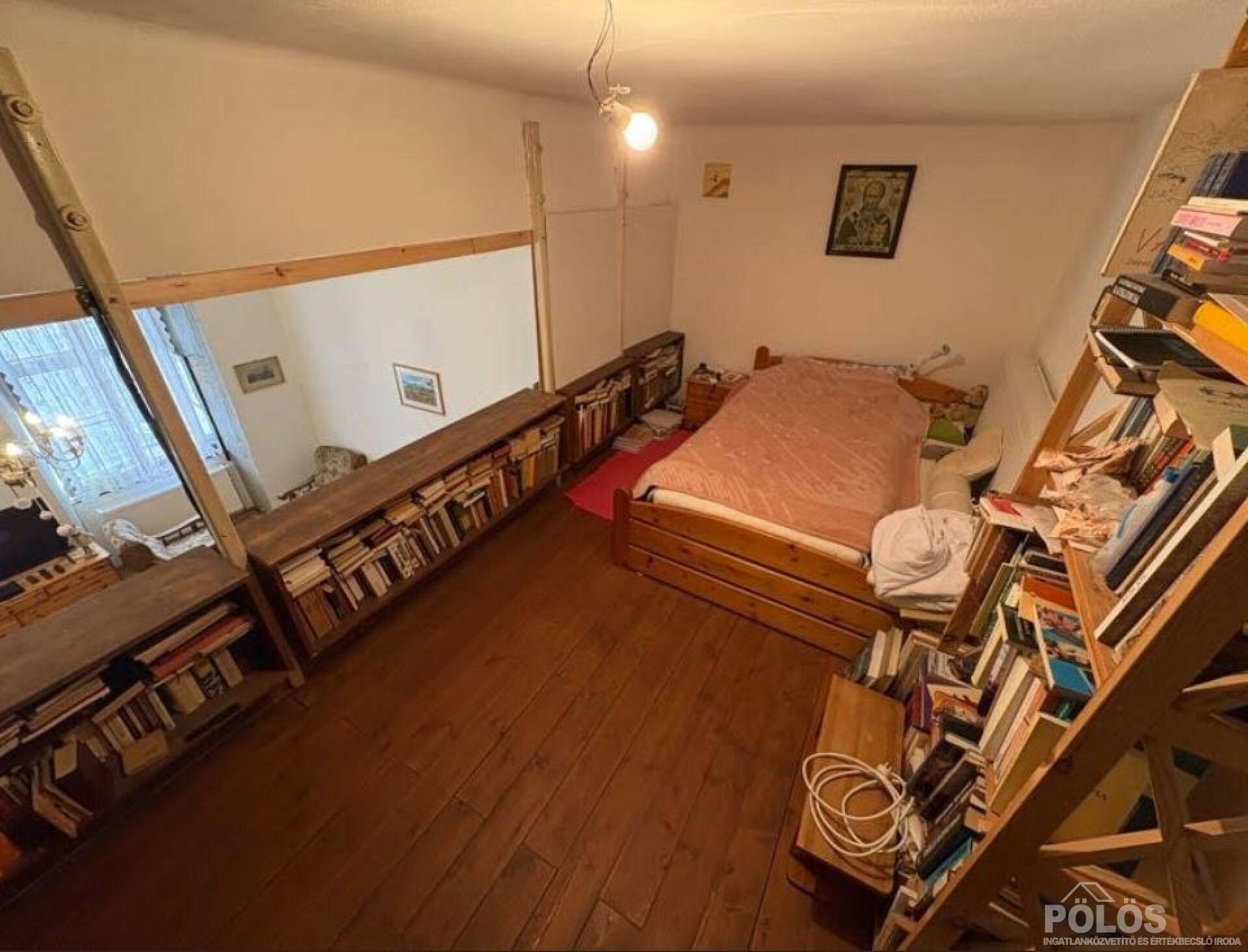 Sopronban Belvárosban egyedi hangulatú lakás eladó