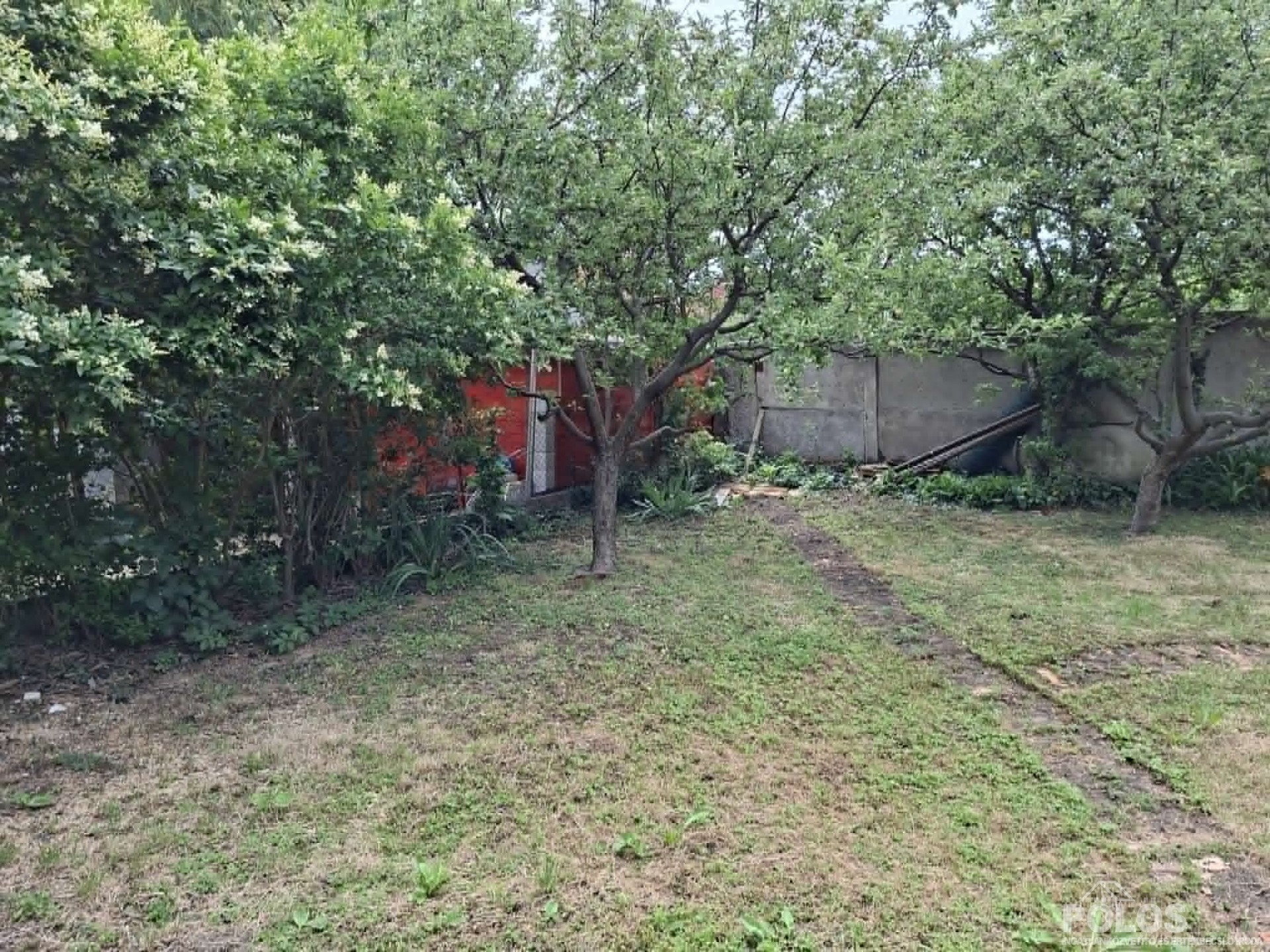 Sopronban Lővérek szélén 2 lakrészből álló ház 570 m2-es telken eladó