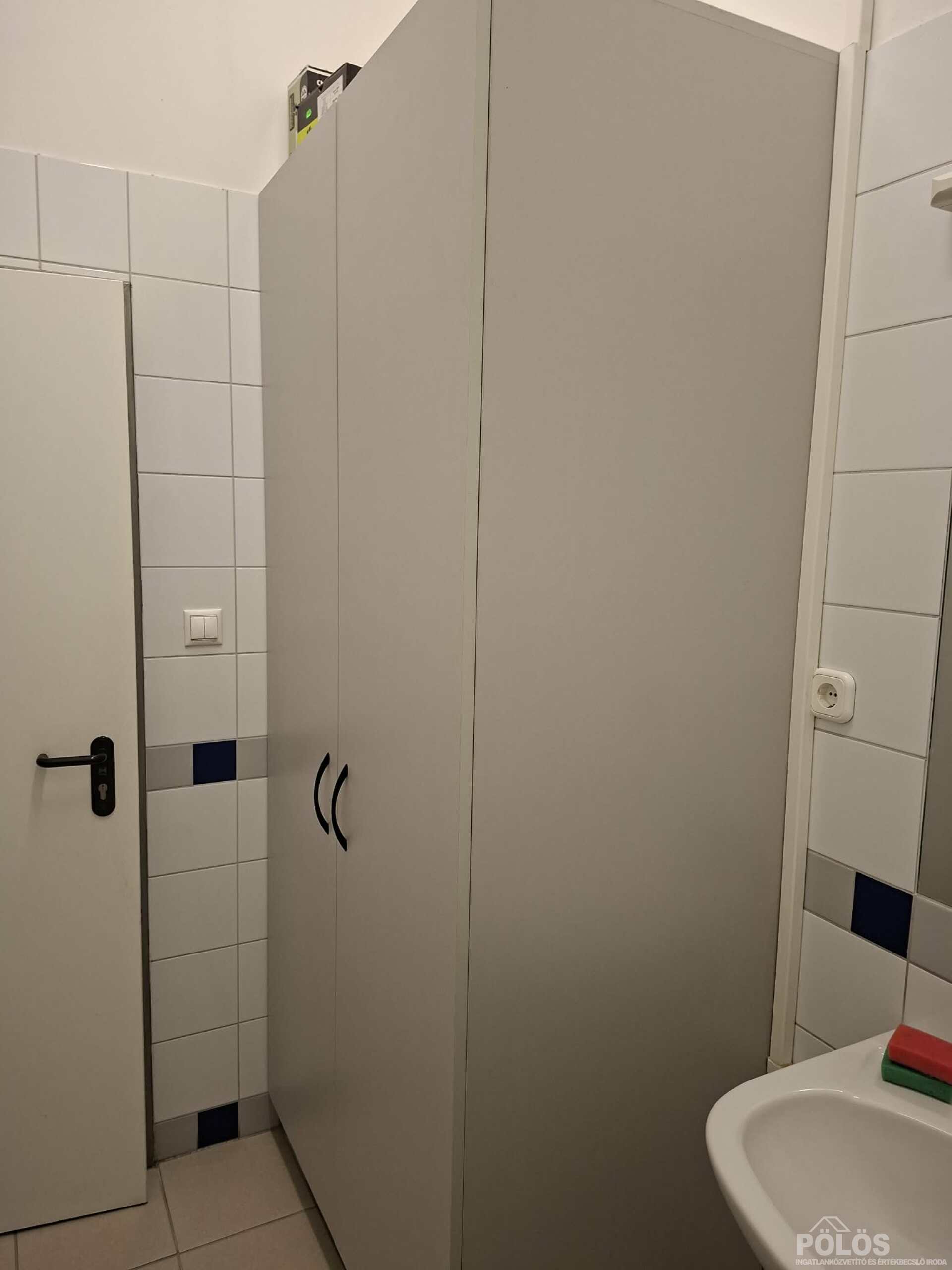 Sopronban igényes kialakítású ipari ingatlan irodákkal,csarnokkal eladó
