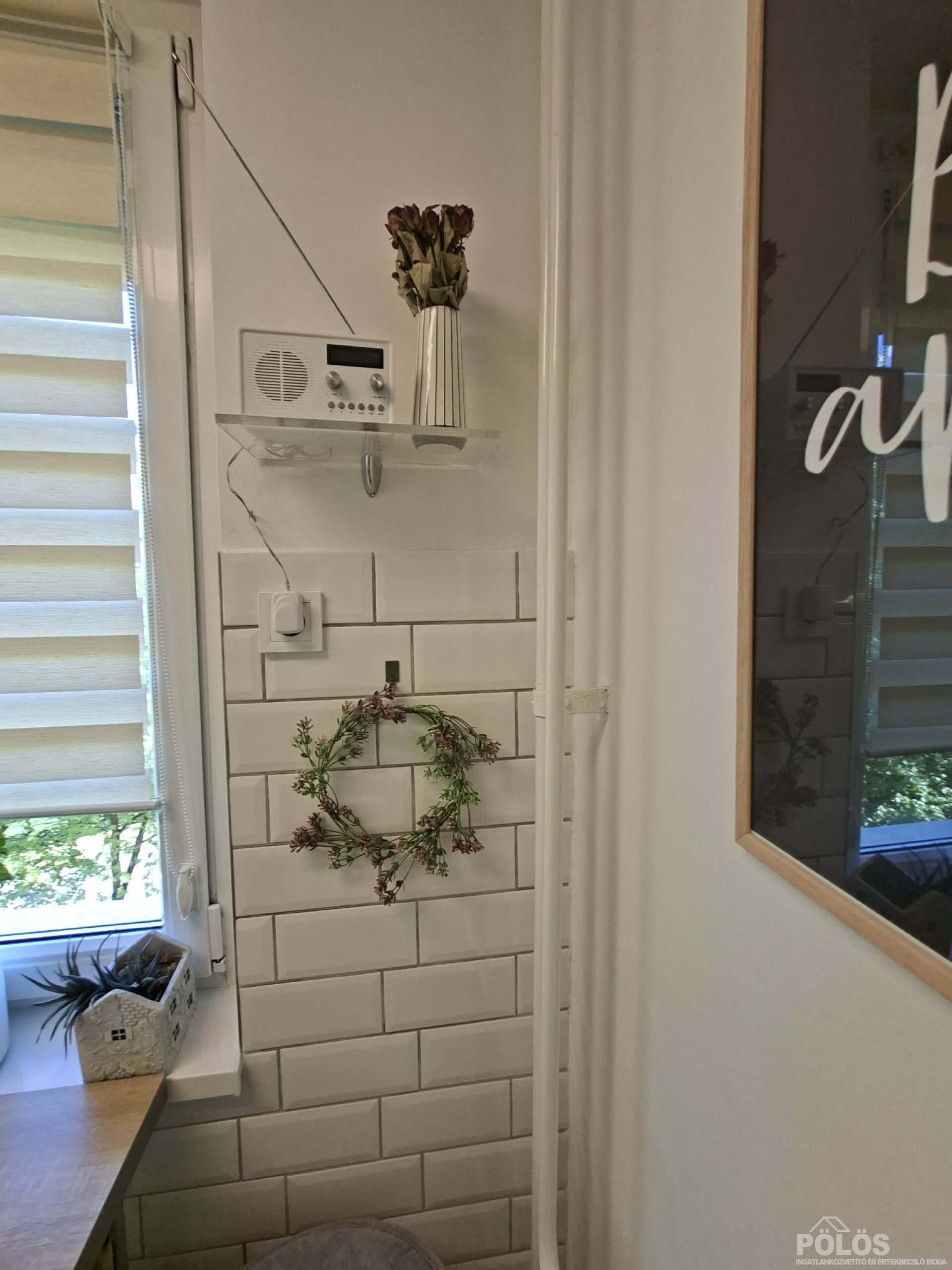 Jereván lakótelepen III.em 50 m2-es extra igényes lakás teljes berendezéssel eladó!