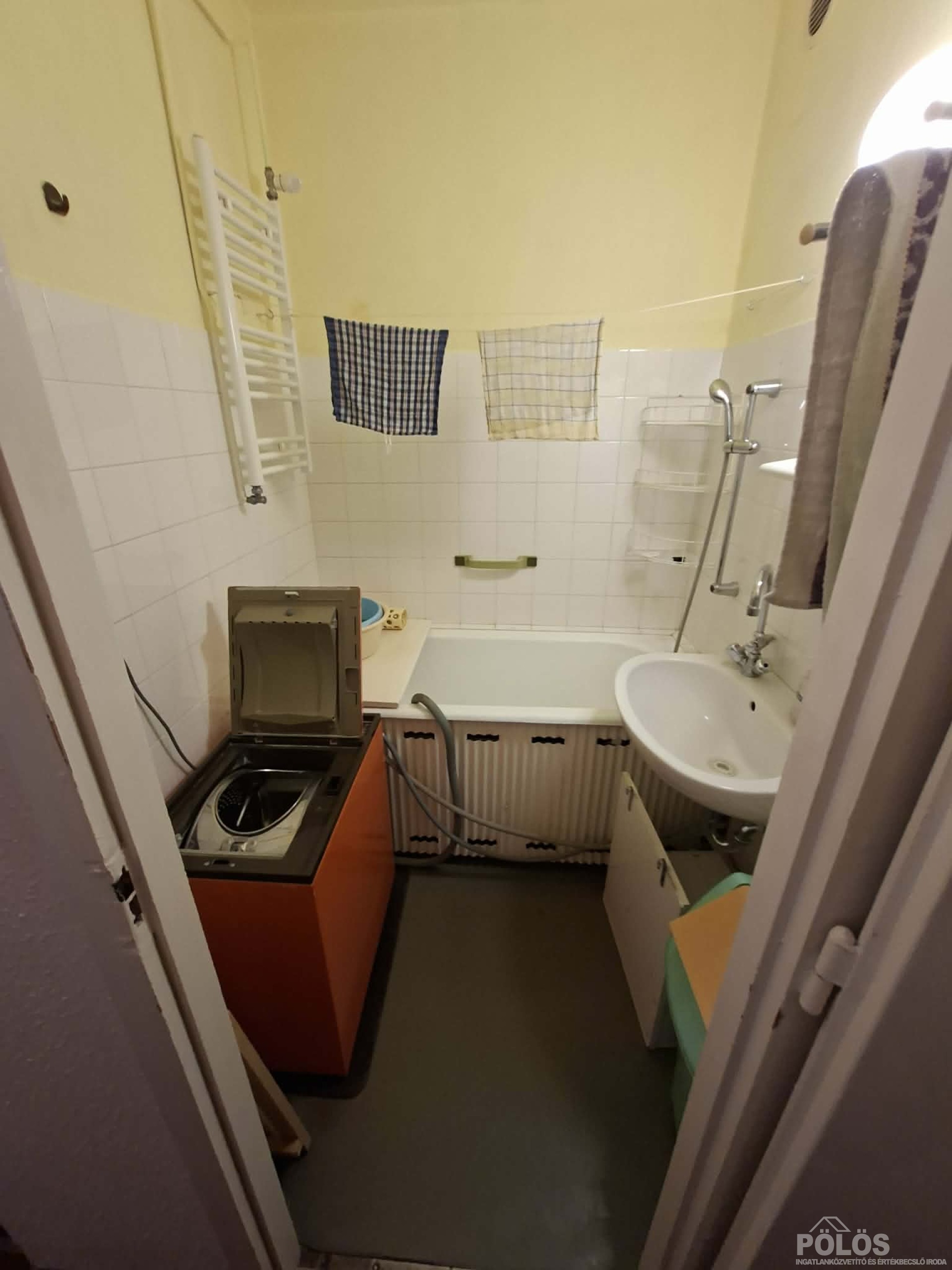 Király Jenő utcában 65 m2-es 3 szoba hallos erkélyes lakás eladó