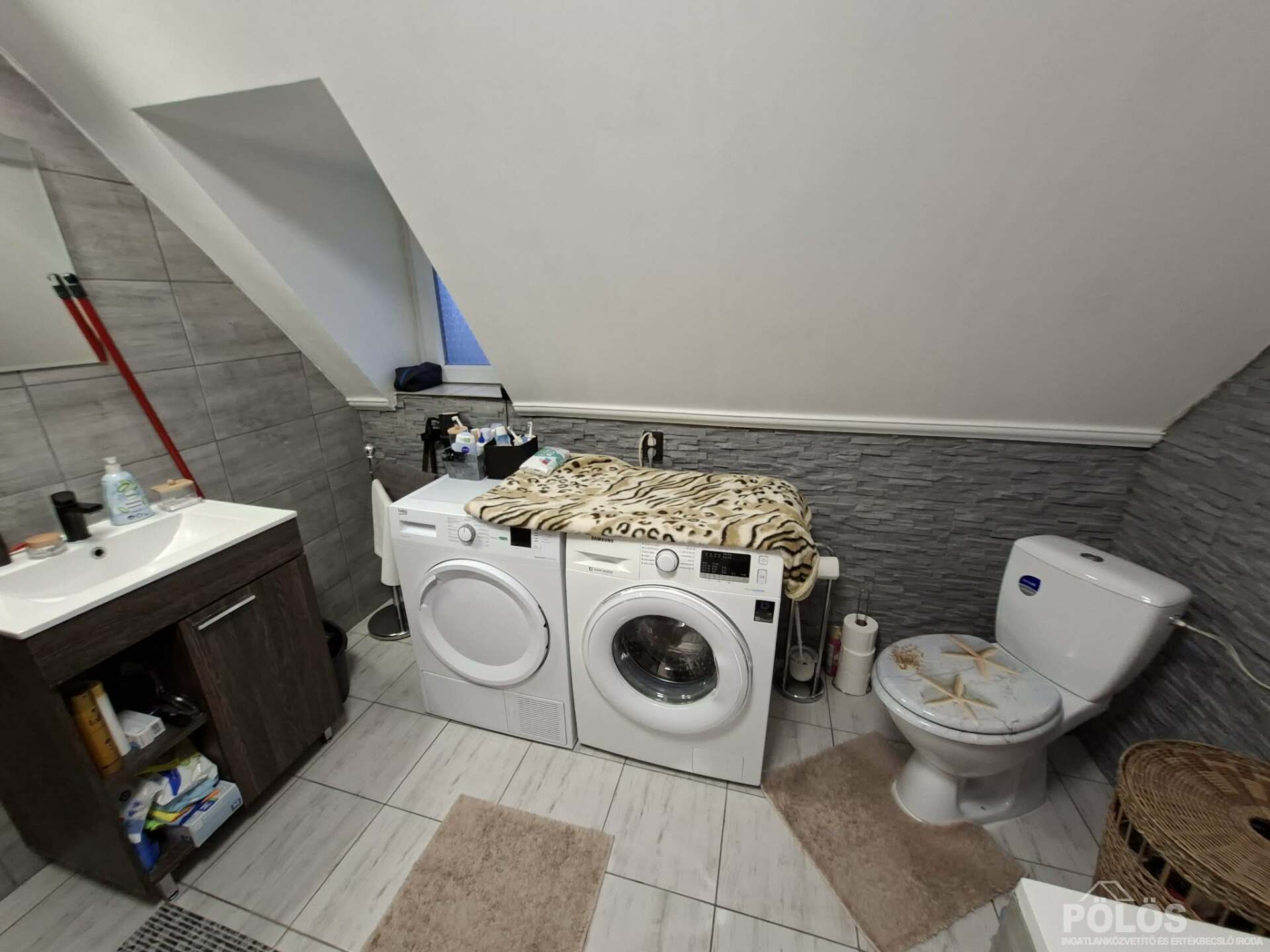 Belvároshoz közel igényesen felújított utcafronti házrész kertrésszel,garázzsal eladó