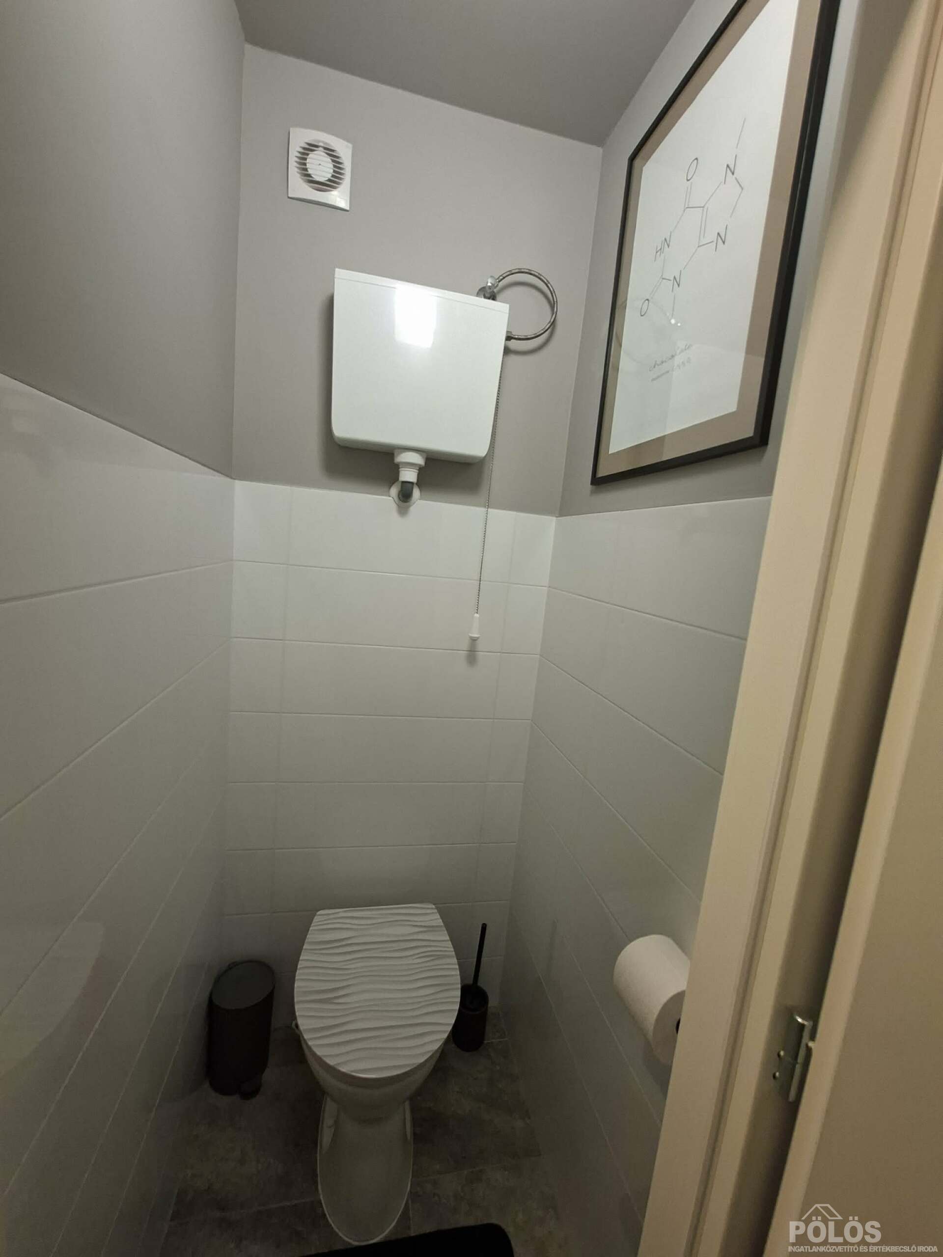 Jereván lakótelepen III.em 50 m2-es extra igényes lakás teljes berendezéssel eladó!