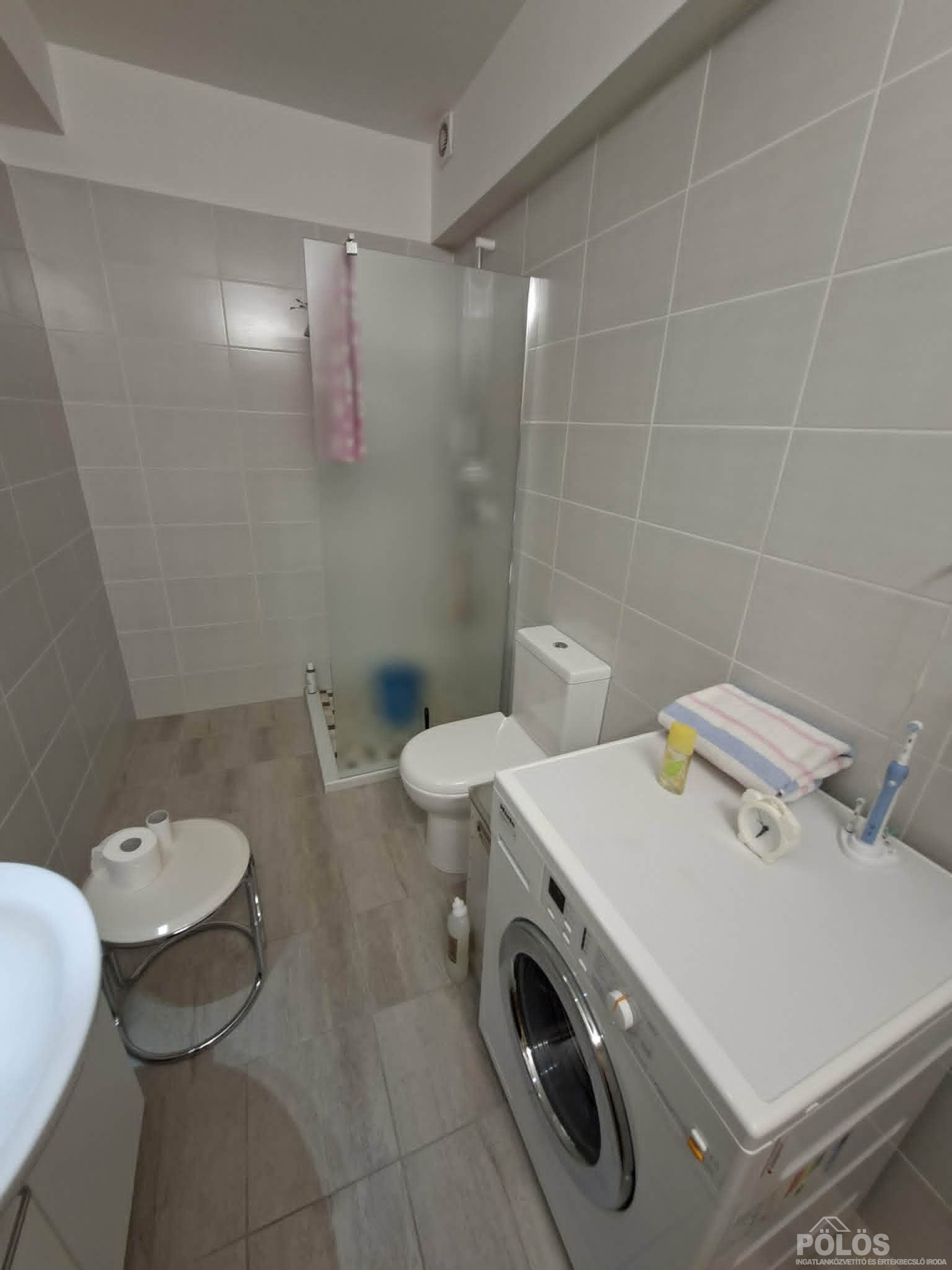 Jókai utcában fszt.54 m2-es 2 szobás teraszos szép állapotú lakás eladó