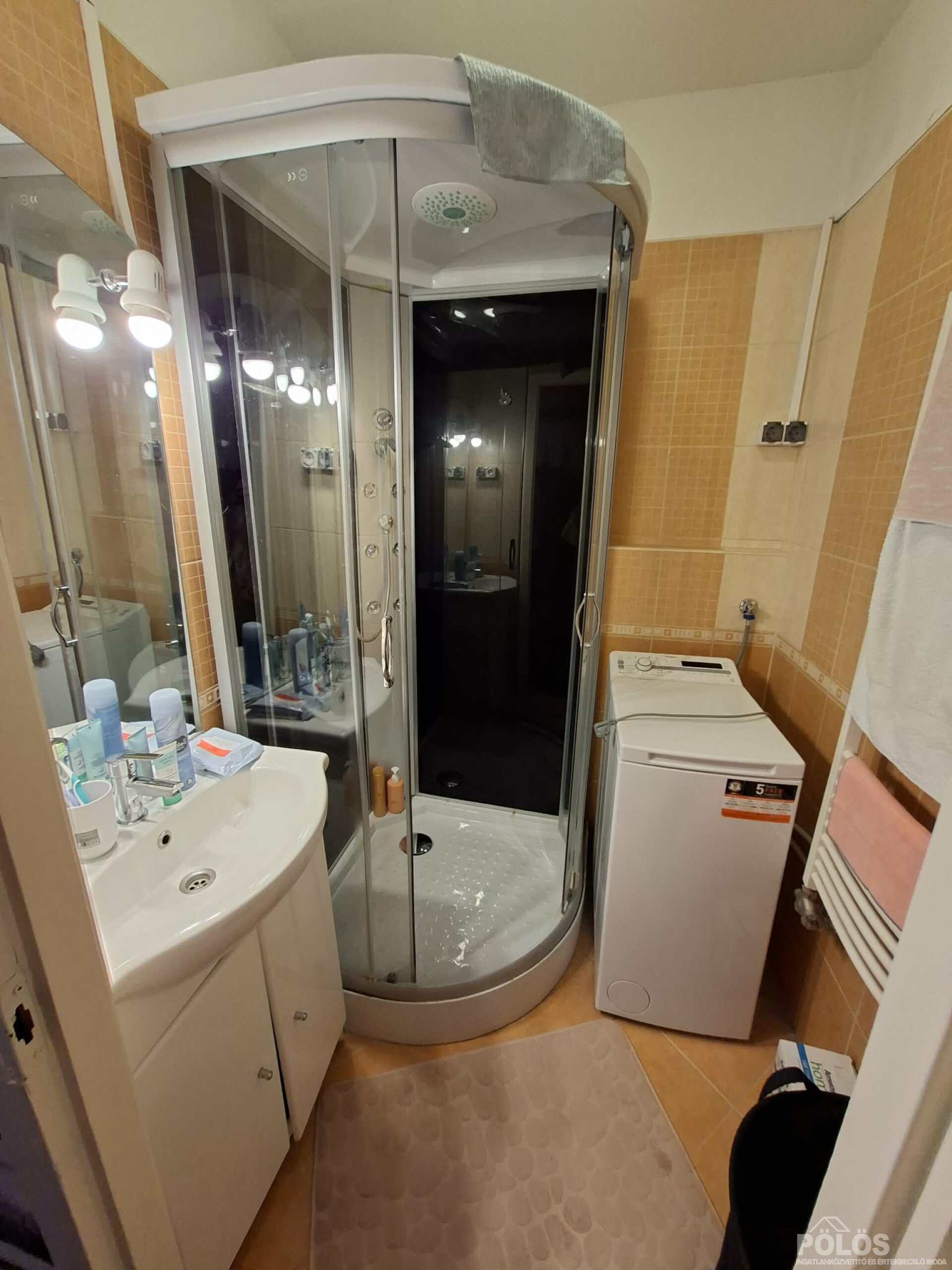 Sopronban Erzsébet kert közelében 3 szobás erkélyes lakás eladó