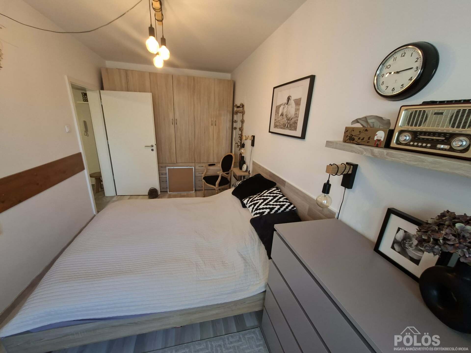 Jereván lakótelepen III.em 50 m2-es extra igényes lakás teljes berendezéssel eladó!