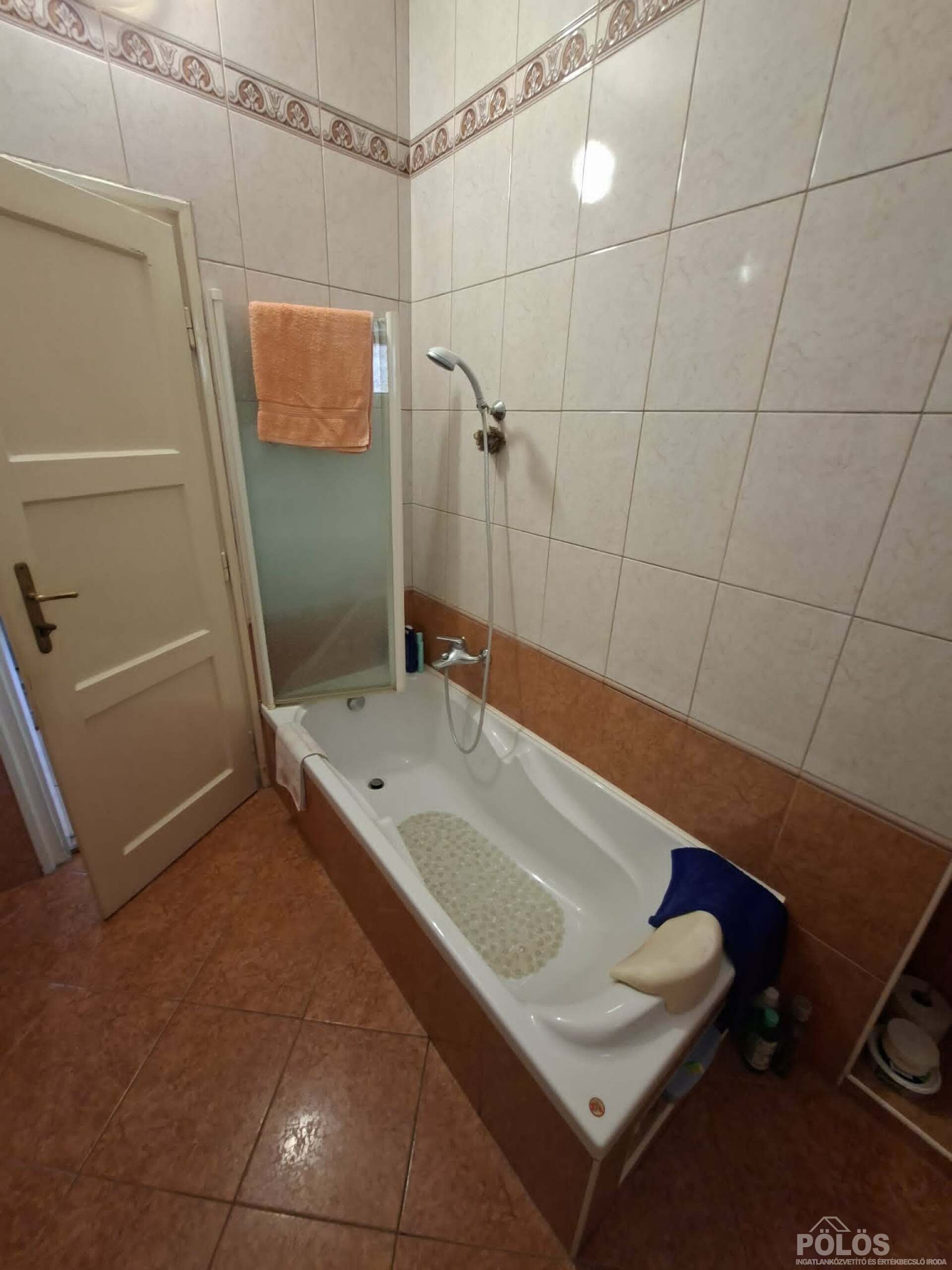 Fertőrákoson központi helyen sok lehetőséget rejtő ingatlan eladó