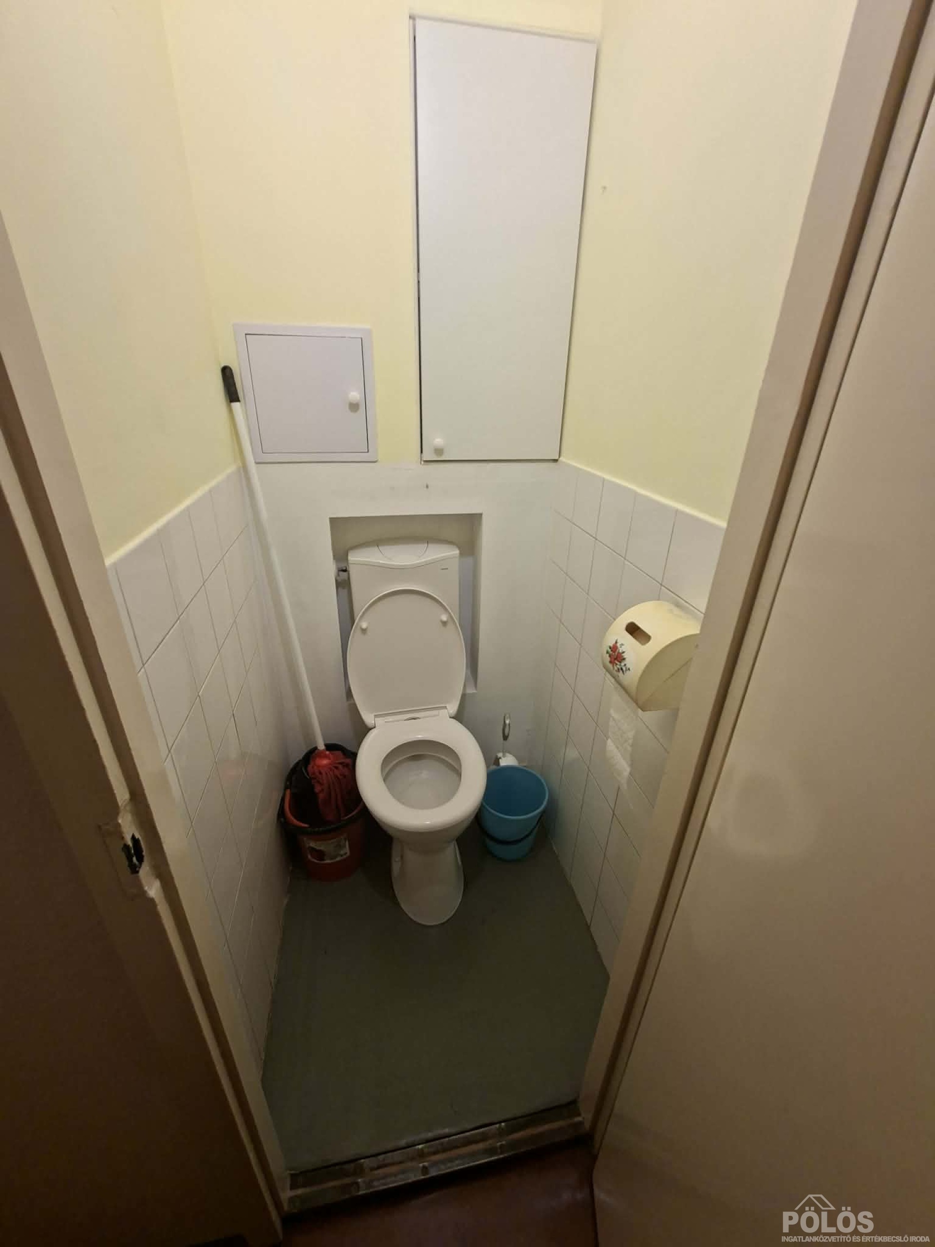 Király Jenő utcában 65 m2-es 3 szoba hallos erkélyes lakás eladó
