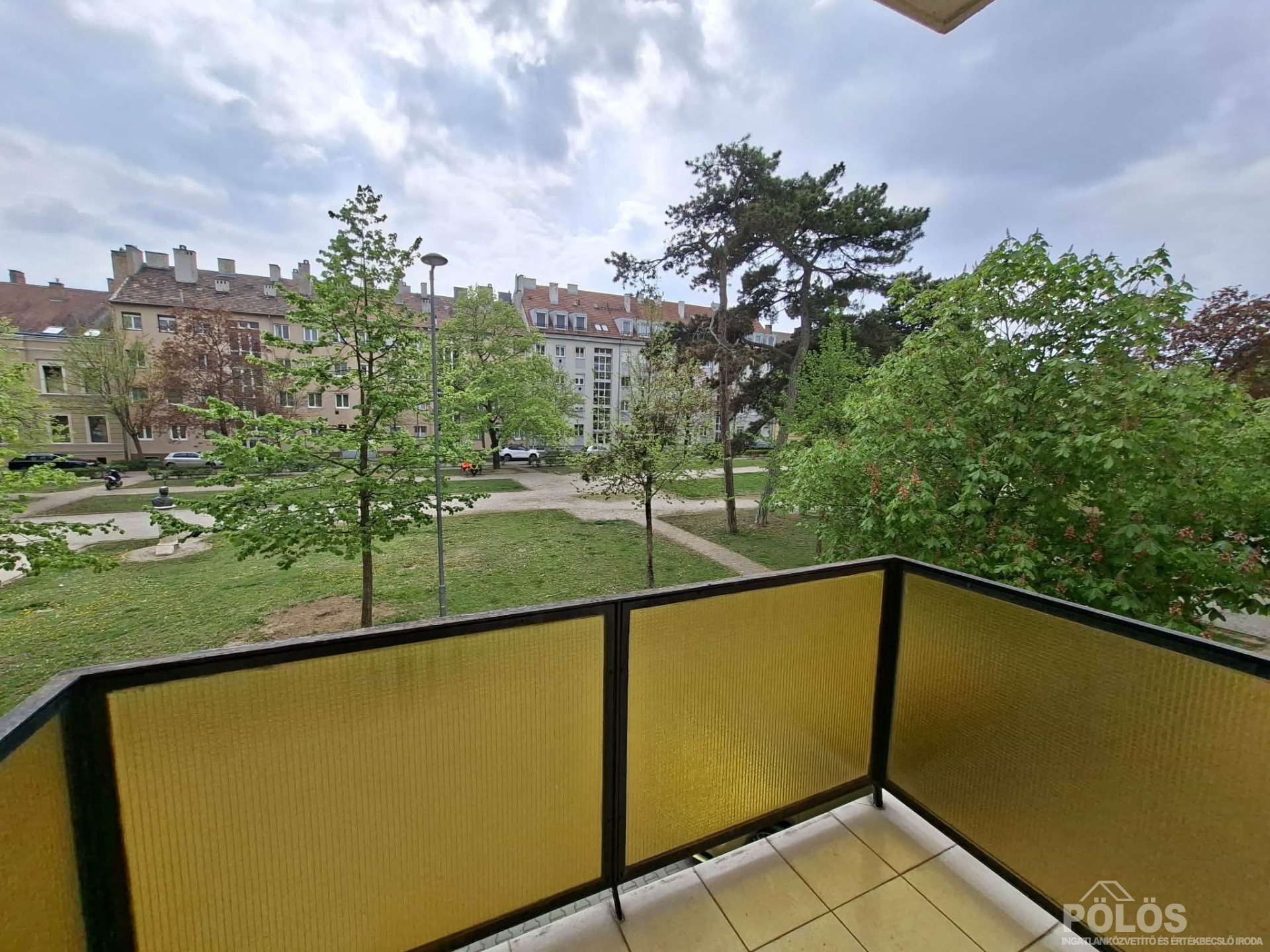 Sopronban Deák téren 62 m2-es 2 szobás erkélyes lakás kiadó