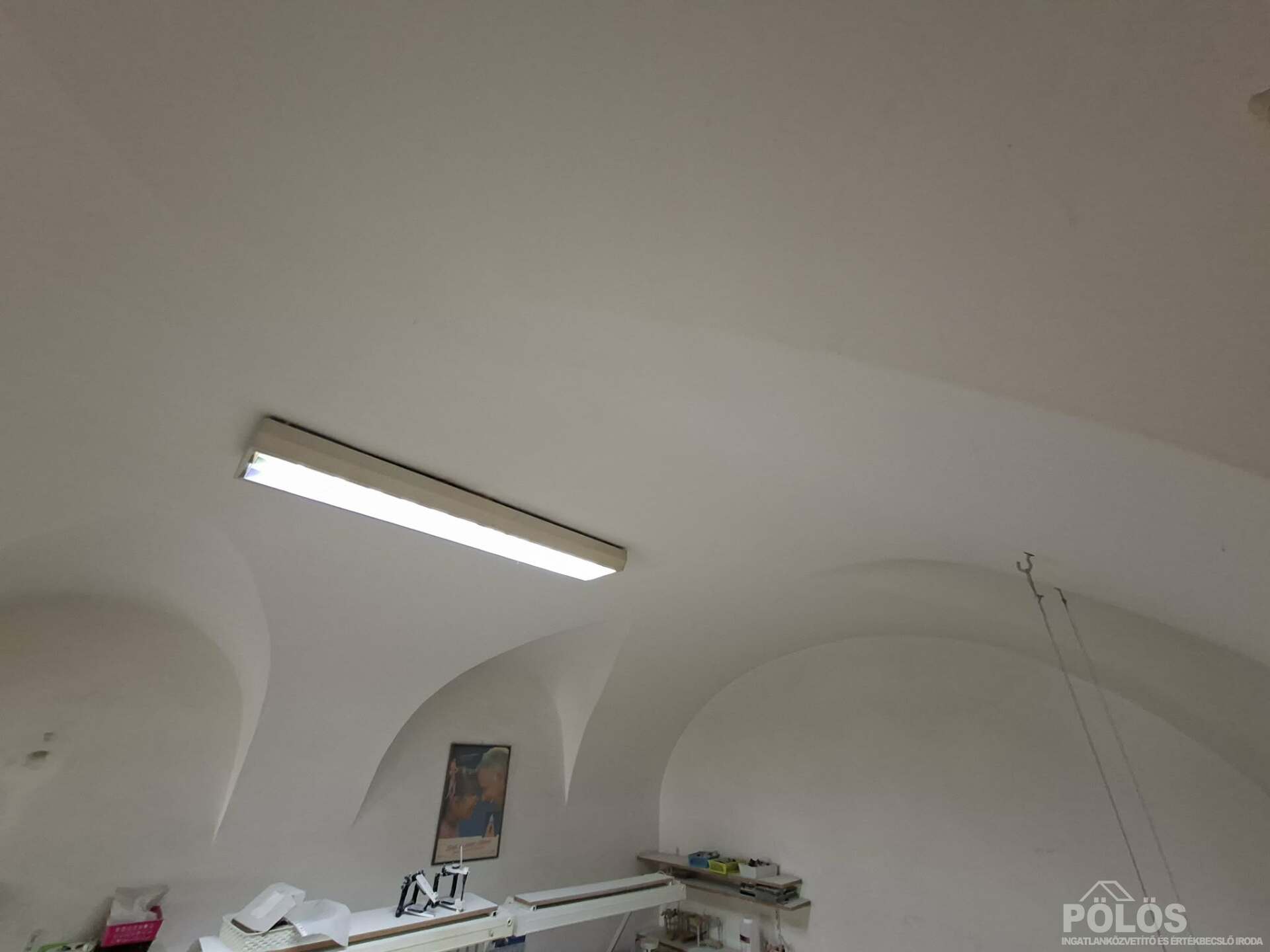 Várkerületen csendes helyen mfszt.67 m-es lakás eladó