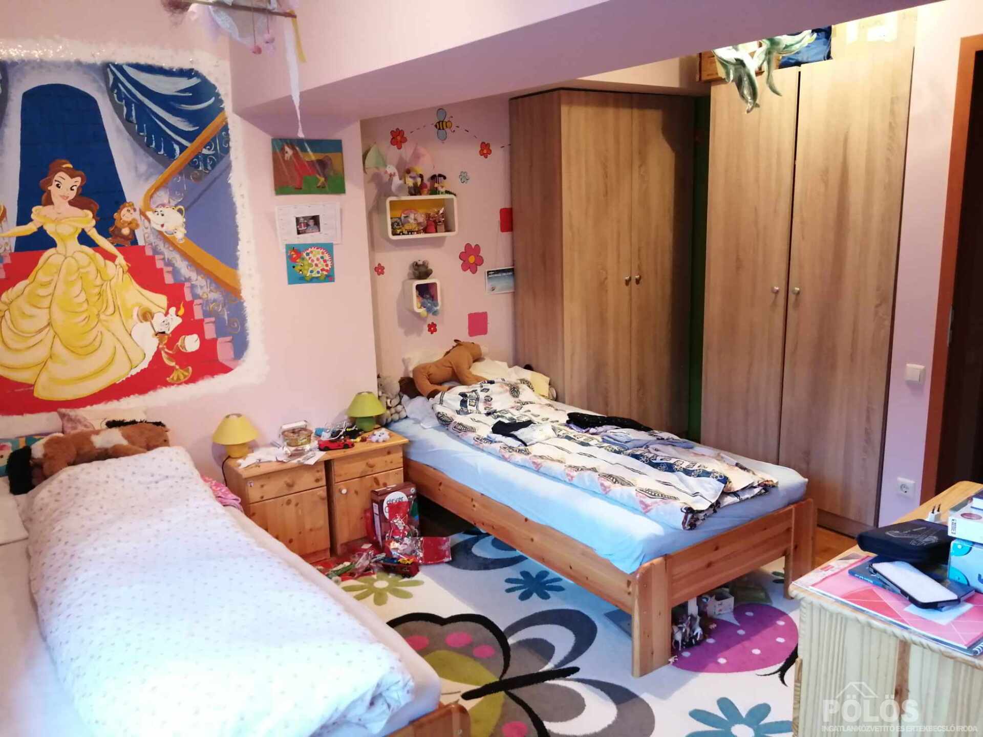 Sopronban történelmi belvárosban hangulatos környezetben szépen felújított lakás eladó