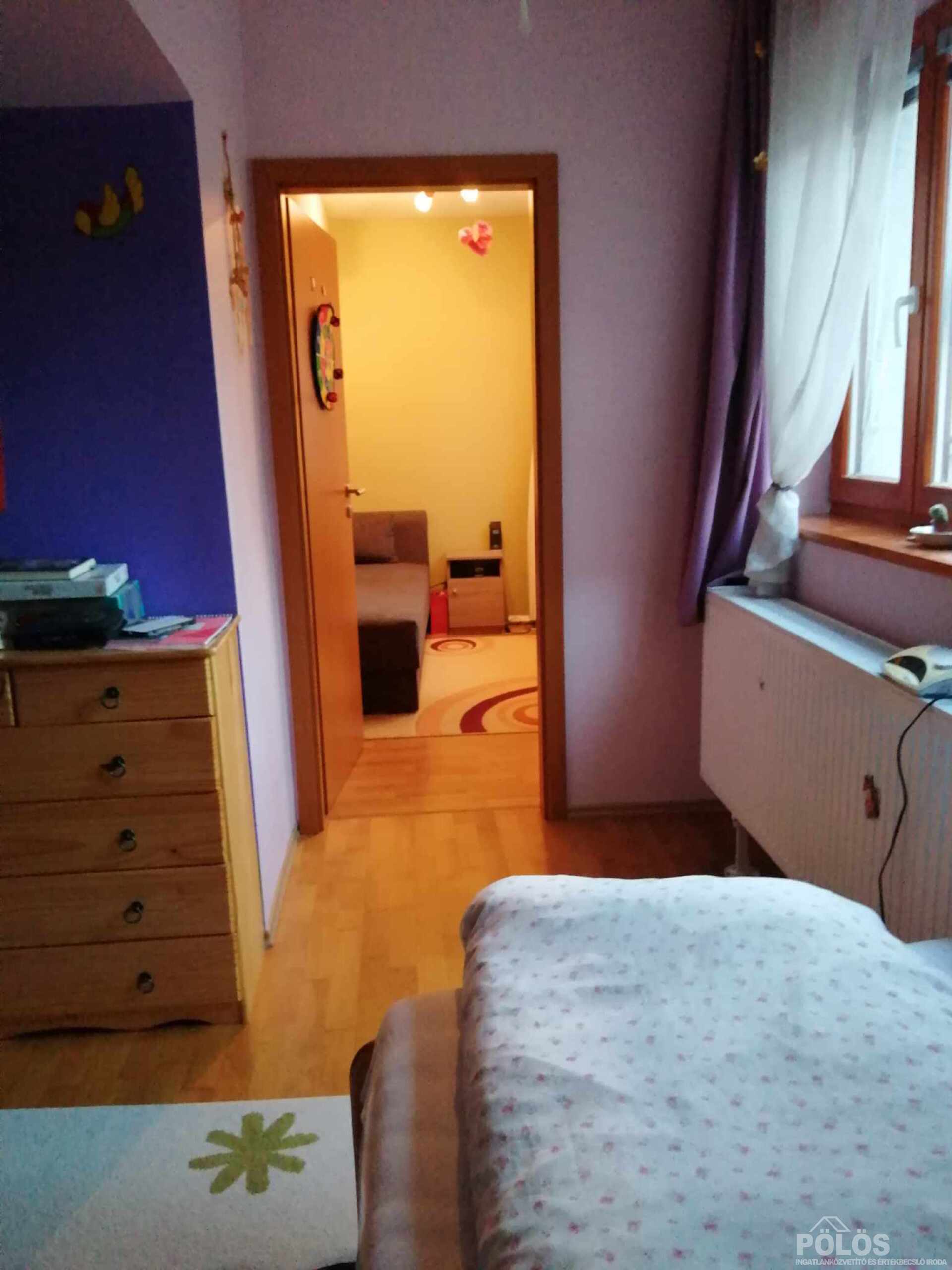 Sopronban történelmi belvárosban hangulatos környezetben szépen felújított lakás eladó