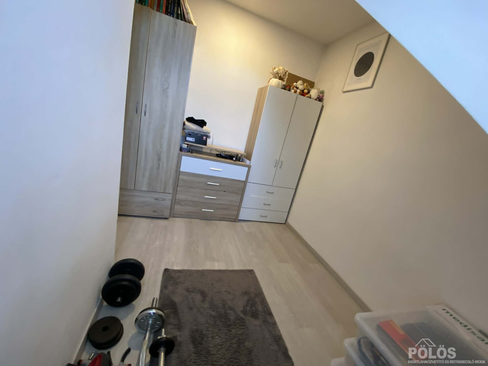 Belvárosban csendes helyen igényesen felújított fiatalos lakás eladó