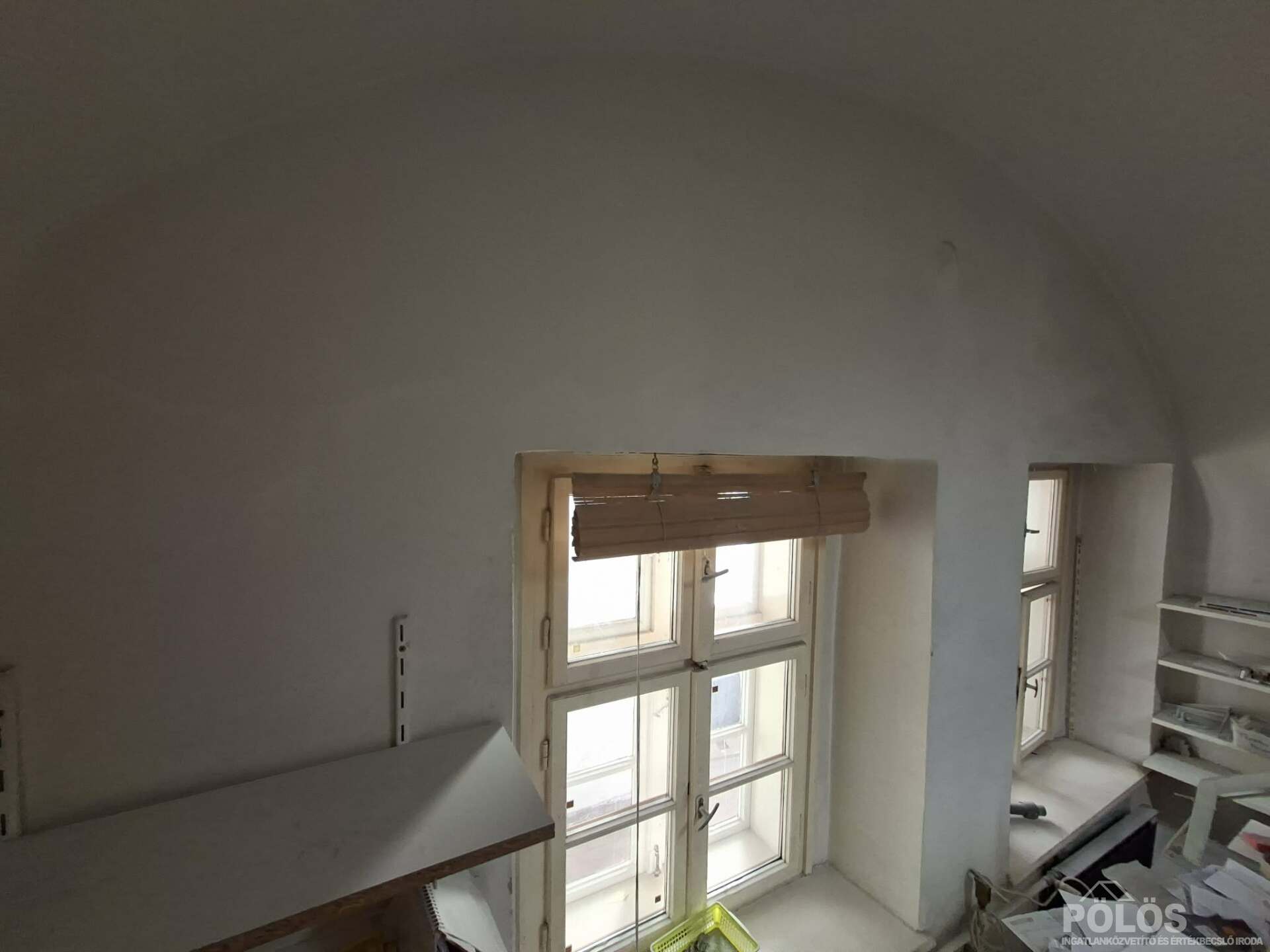 Várkerületen csendes helyen mfszt.67 m-es lakás eladó