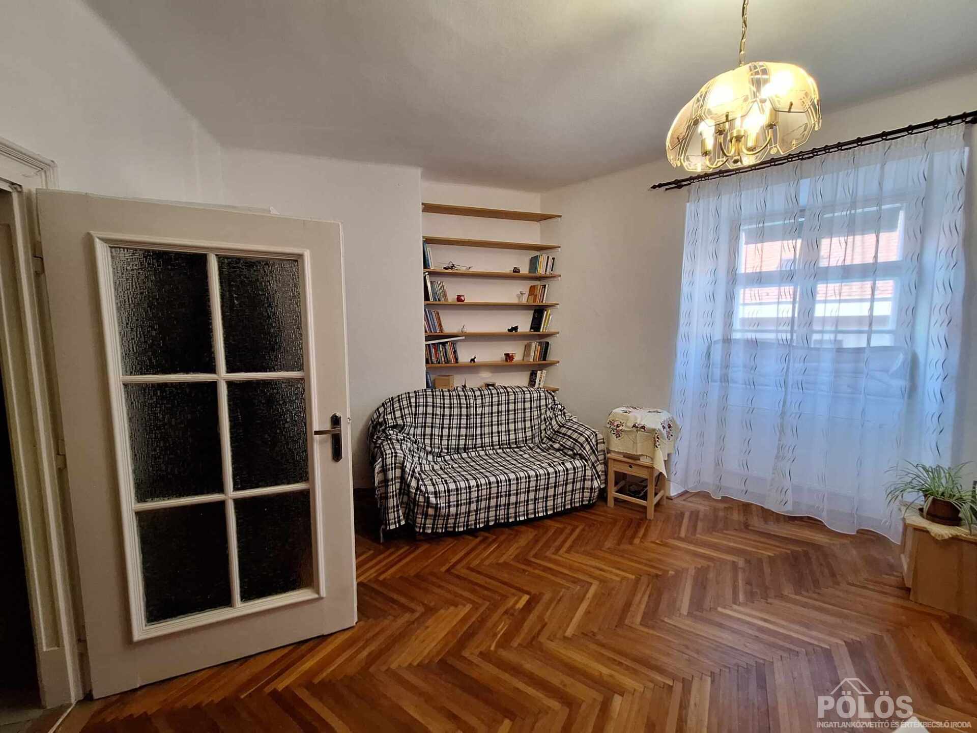 Sopronban Szt.György utcában szép állapotú 2 szobás lakás eladó