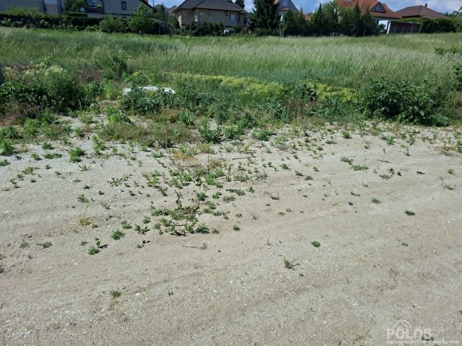 Sopronban csendes helyen ikerház építésére alkalmas  telek eladó