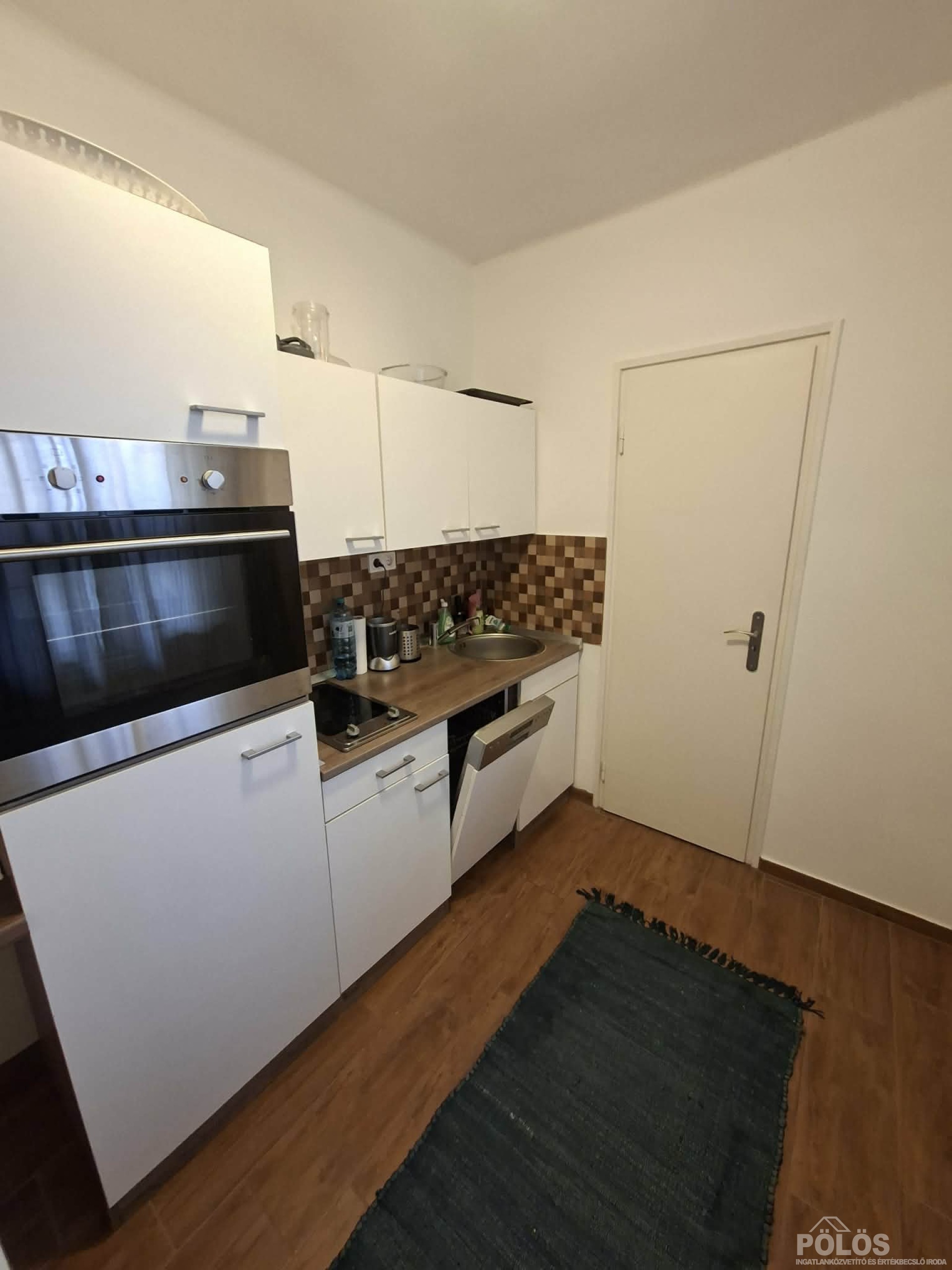 Sopronban Deák téren 62 m2-es 2 szobás erkélyes lakás kiadó