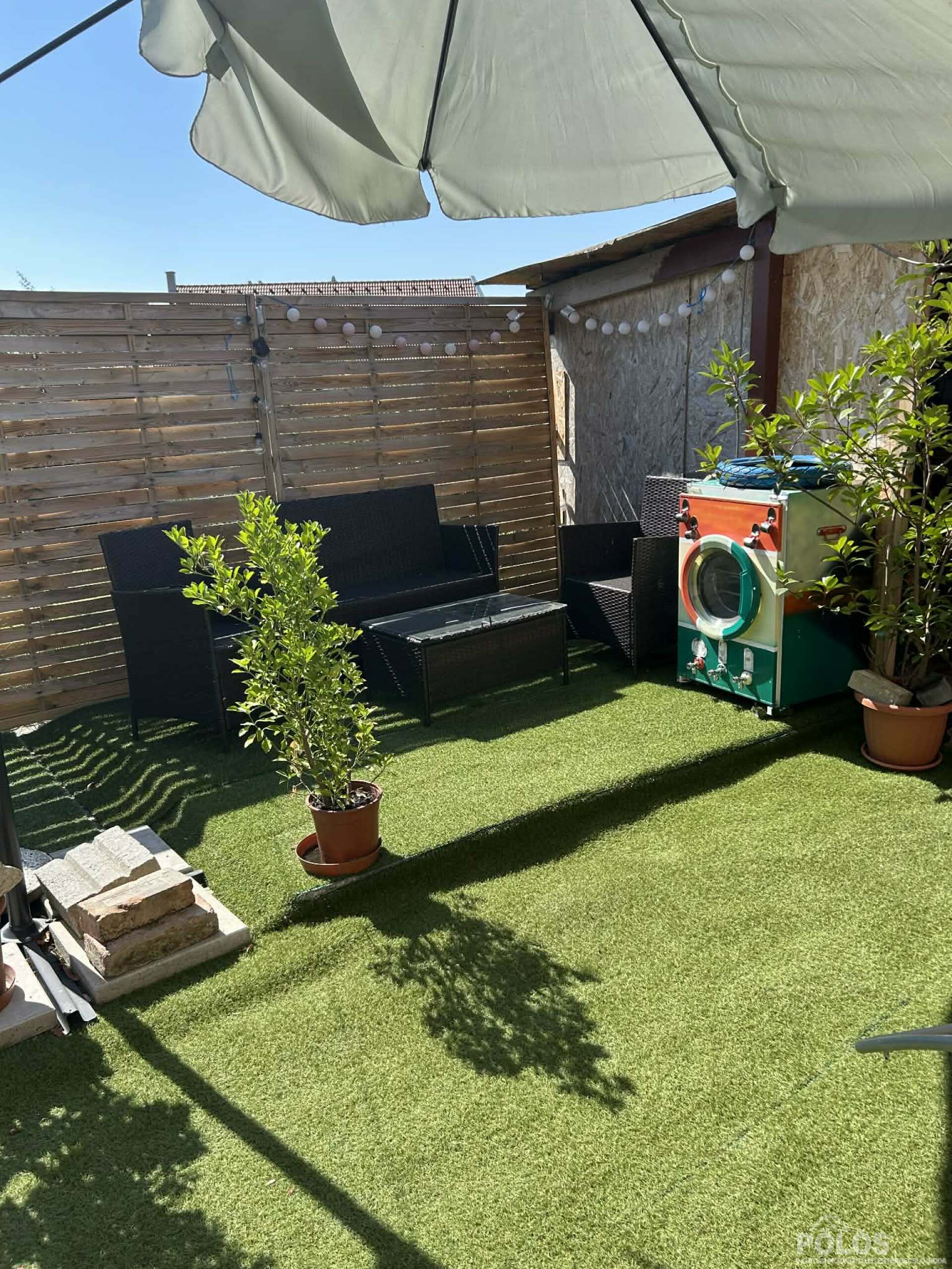 Belvároshoz közel igényesen felújított utcafronti házrész kertrésszel,garázzsal eladó